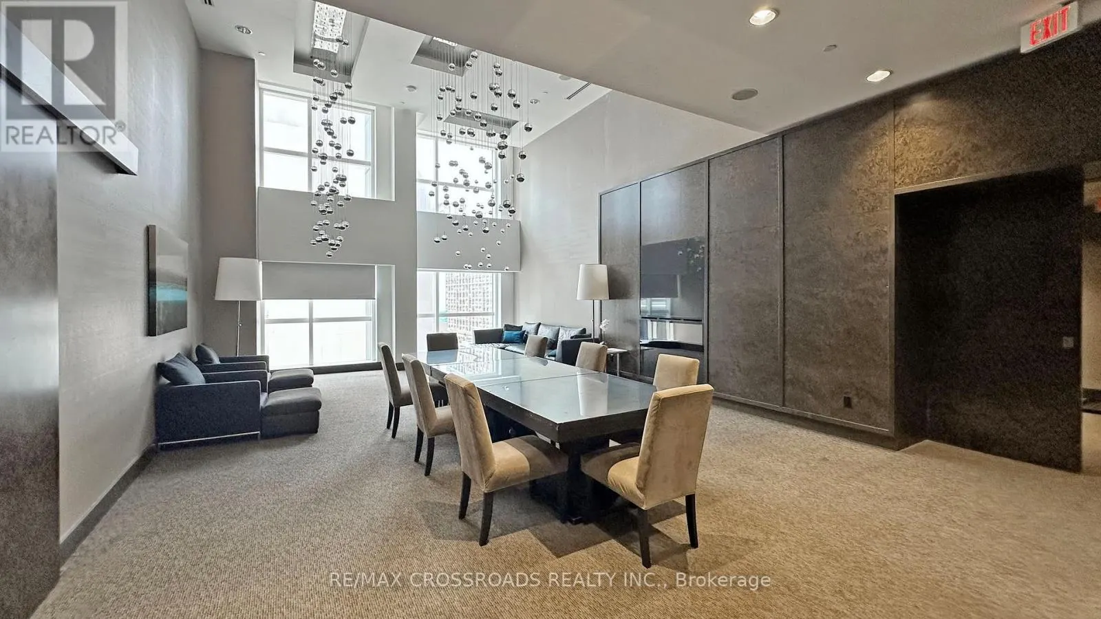 1602 - 386 YONGE STREET