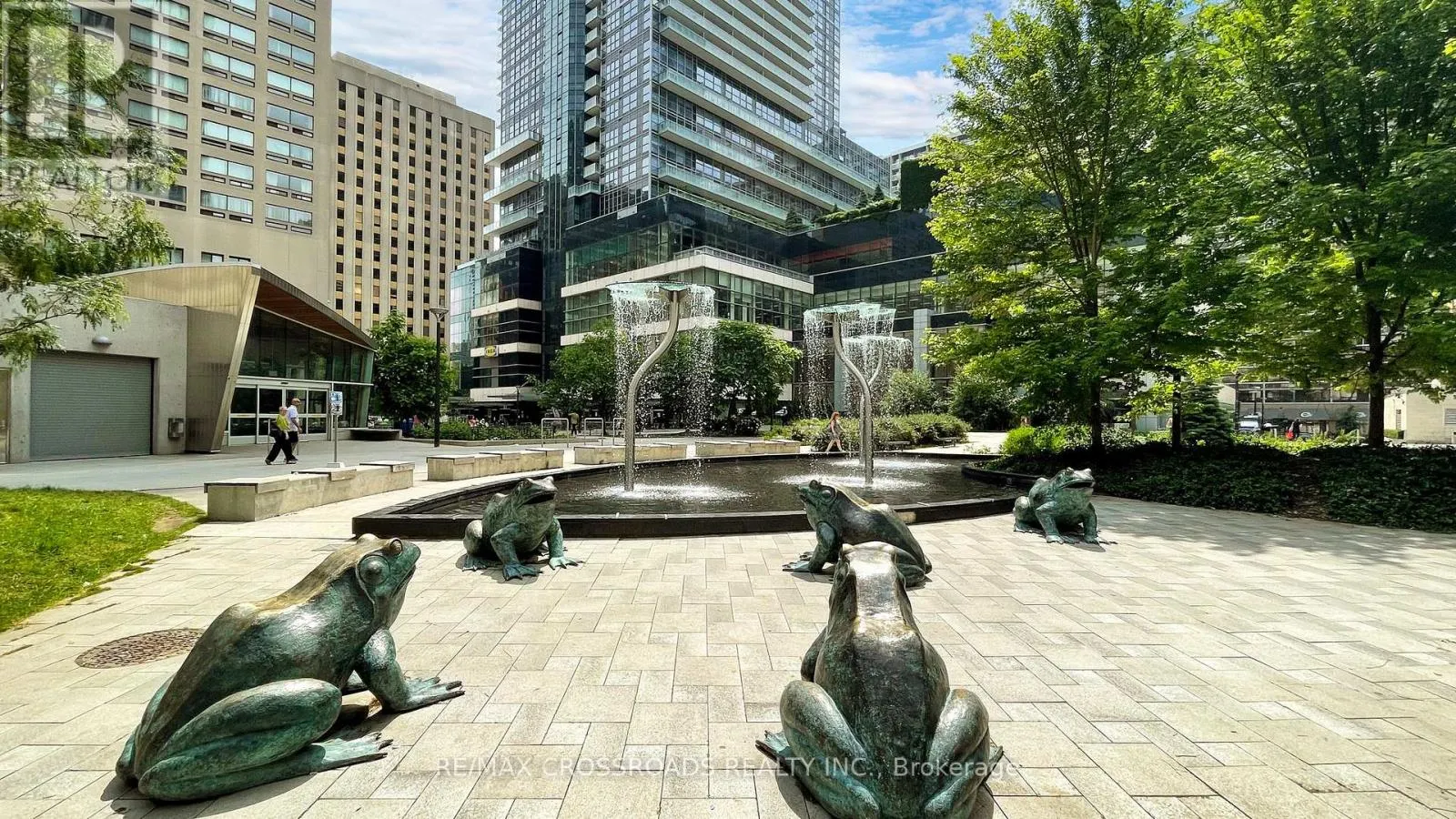 1602 - 386 YONGE STREET