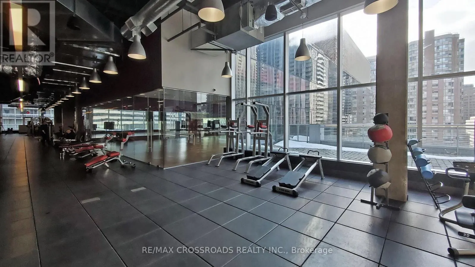 1602 - 386 YONGE STREET
