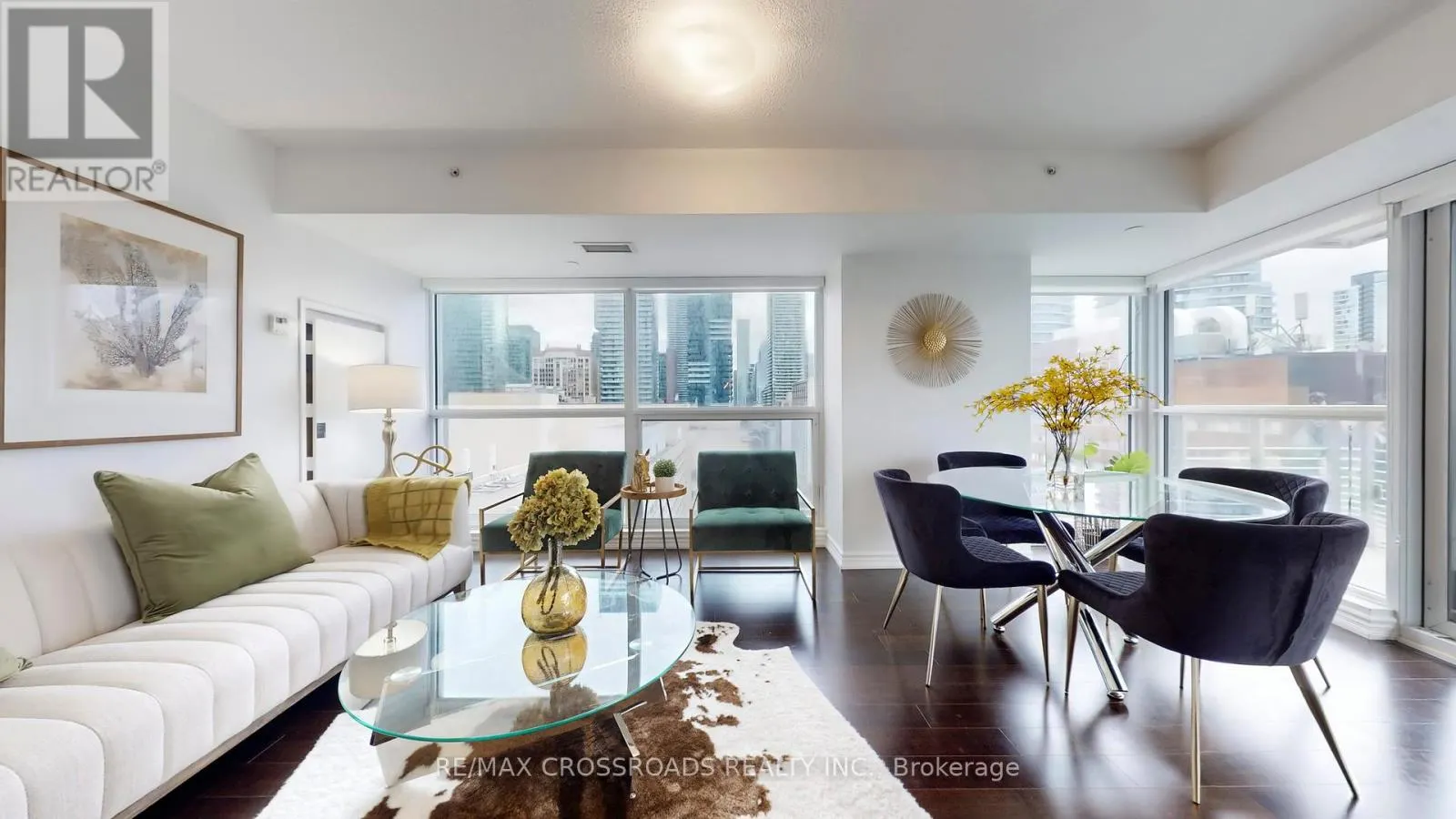 1602 - 386 YONGE STREET