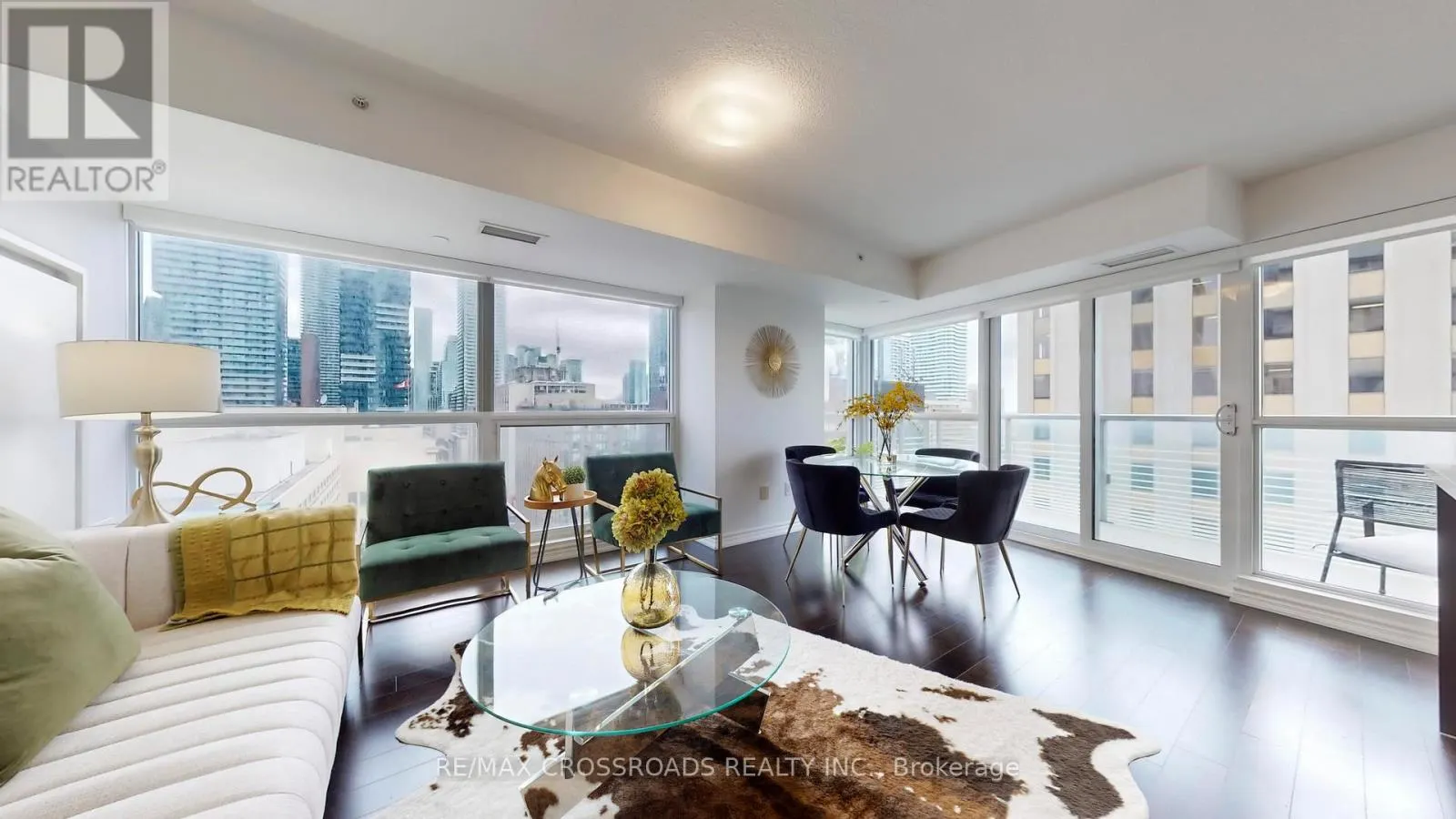 1602 - 386 YONGE STREET