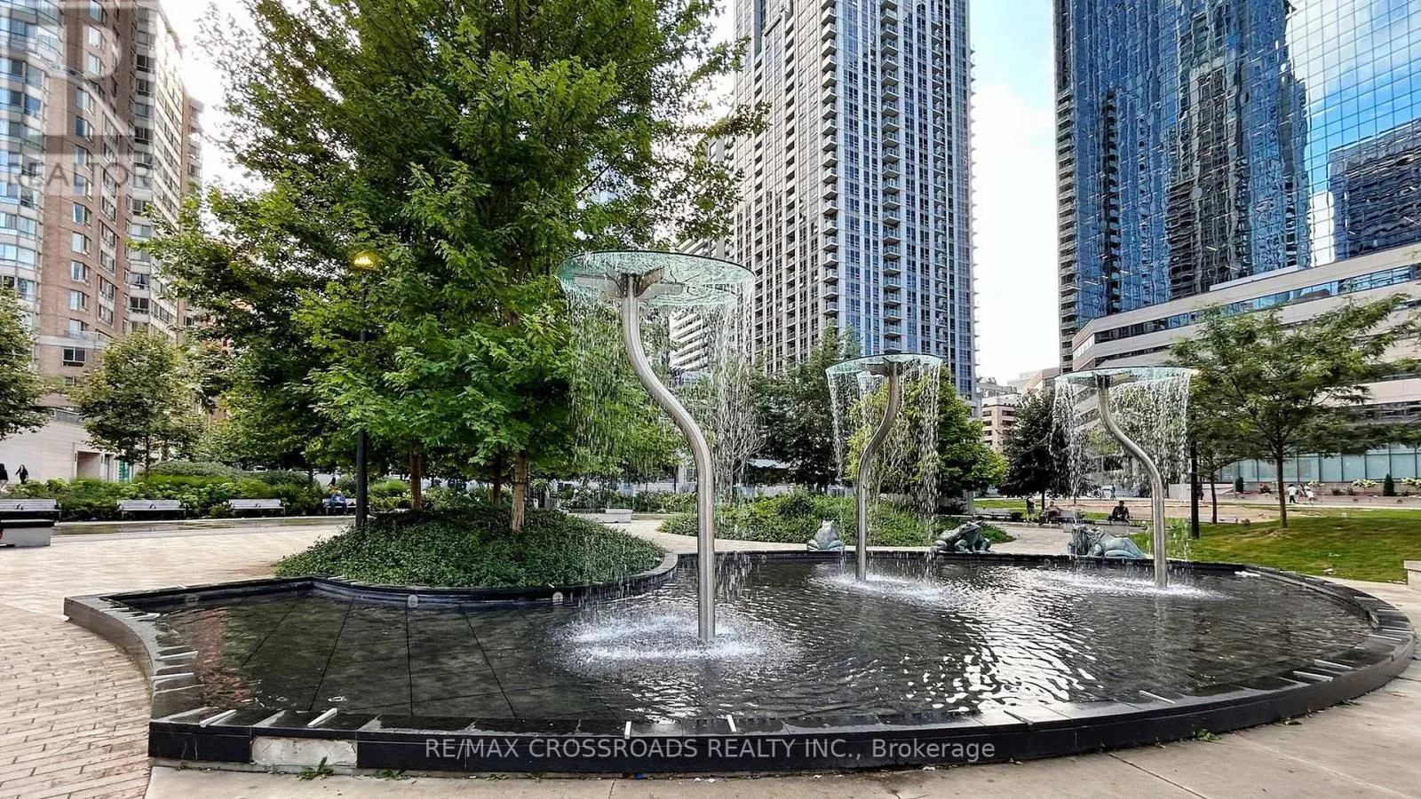 1602 - 386 YONGE STREET