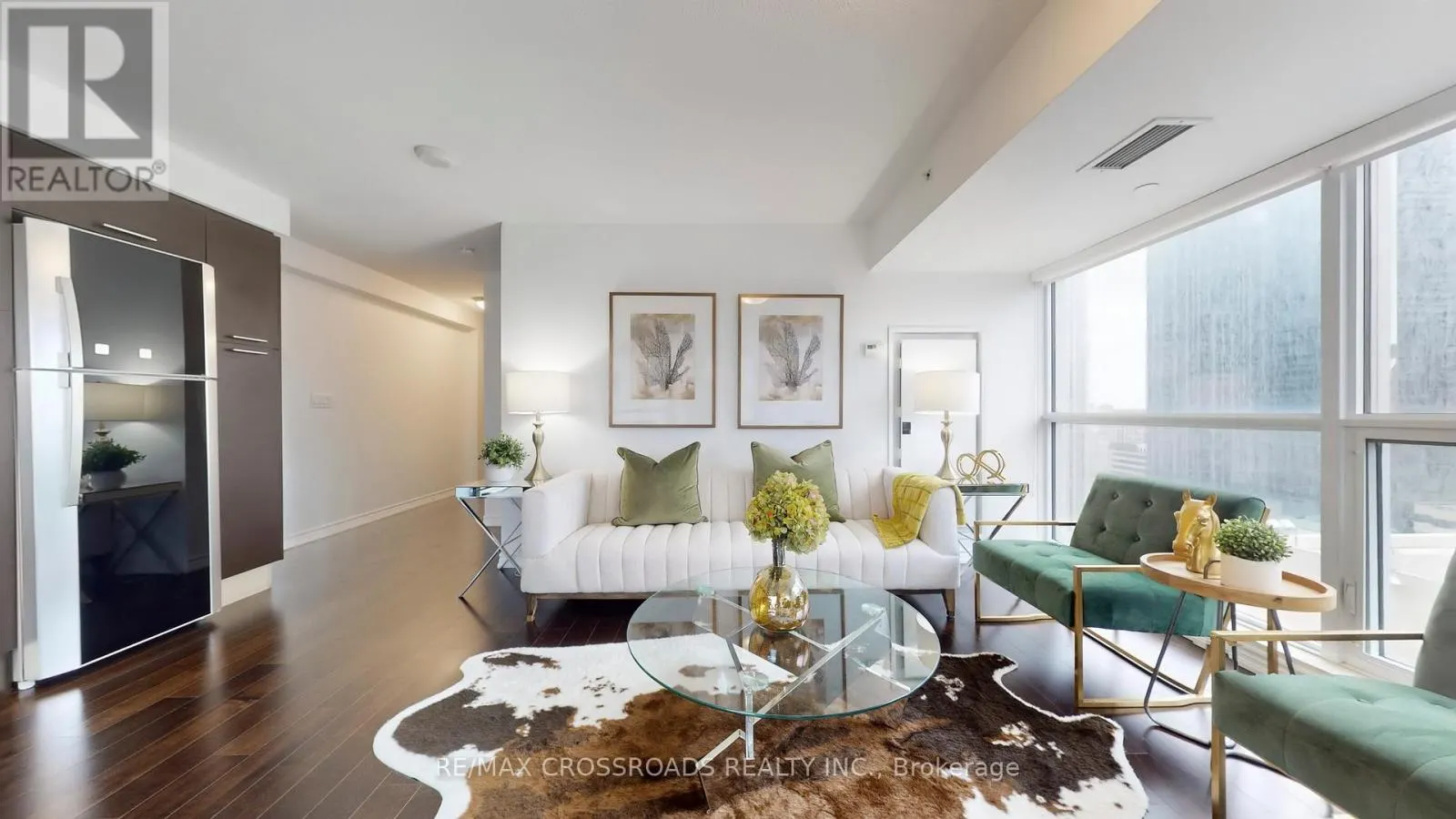 1602 - 386 YONGE STREET