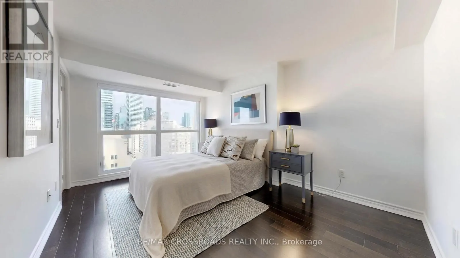 1602 - 386 YONGE STREET