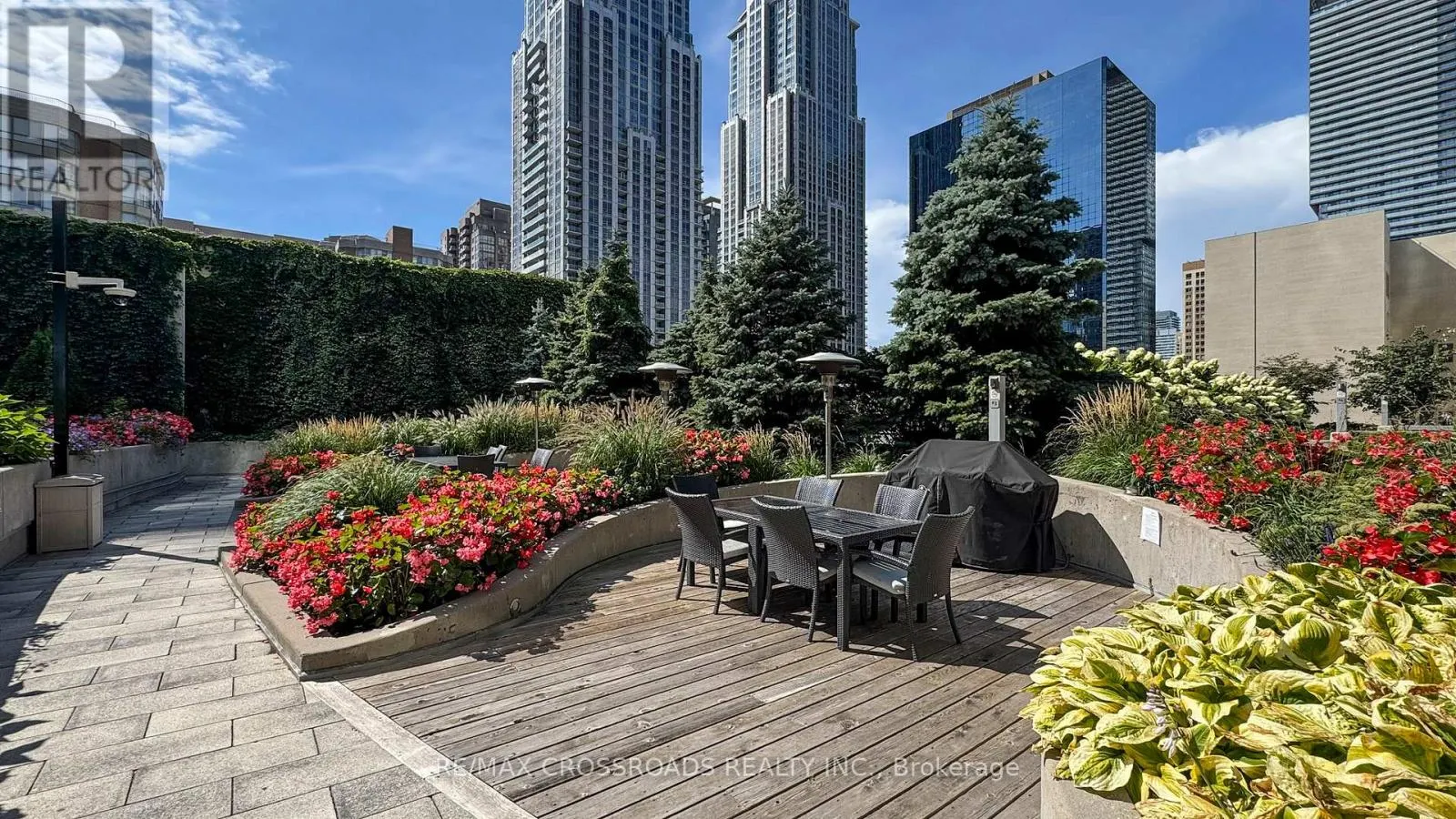 1602 - 386 YONGE STREET