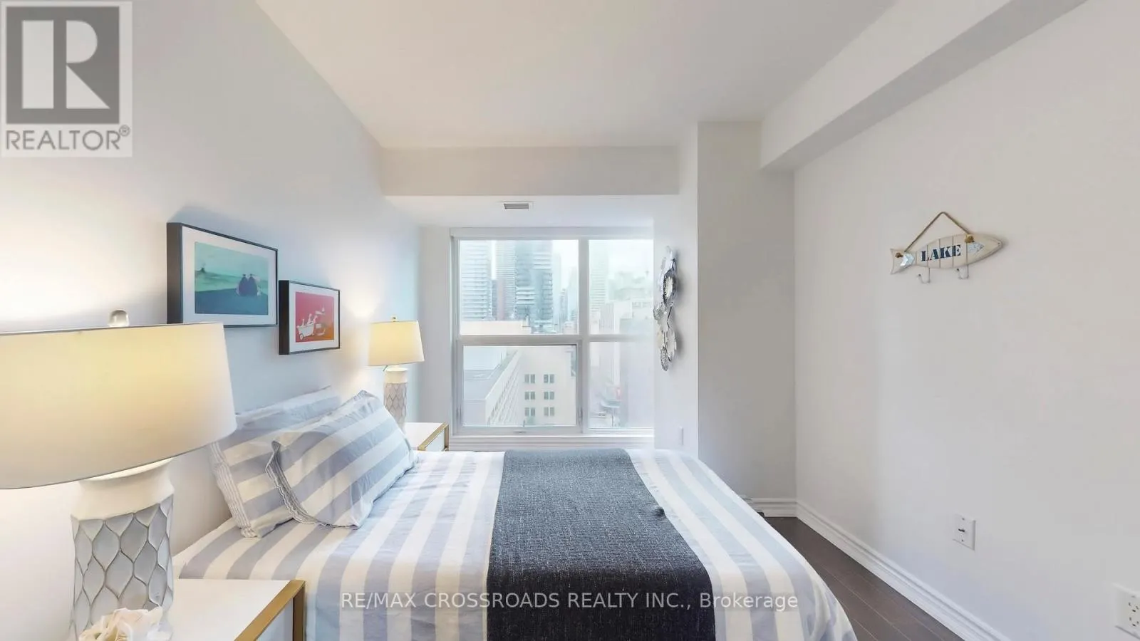 1602 - 386 YONGE STREET