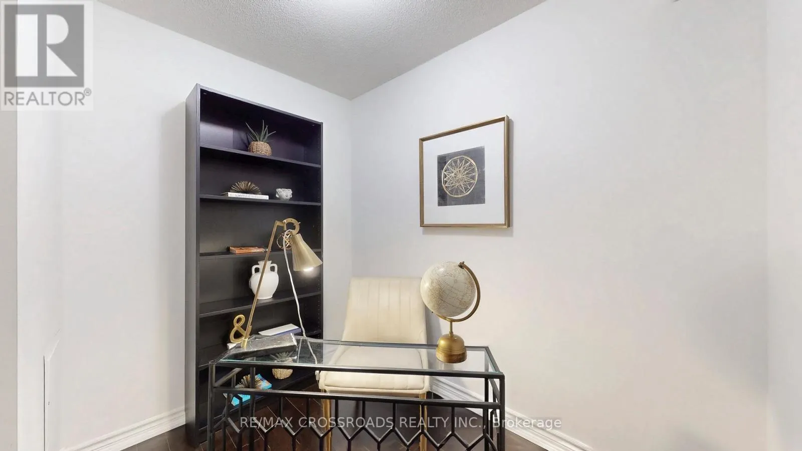 1602 - 386 YONGE STREET