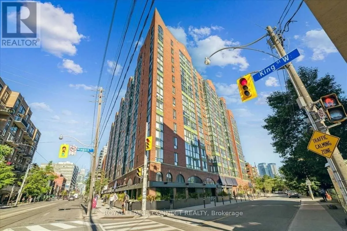 PH01 - 801 KING STREET W