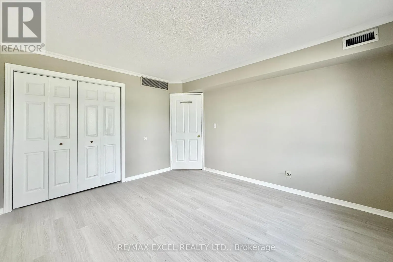 312 - 38 HOLLYWOOD AVENUE