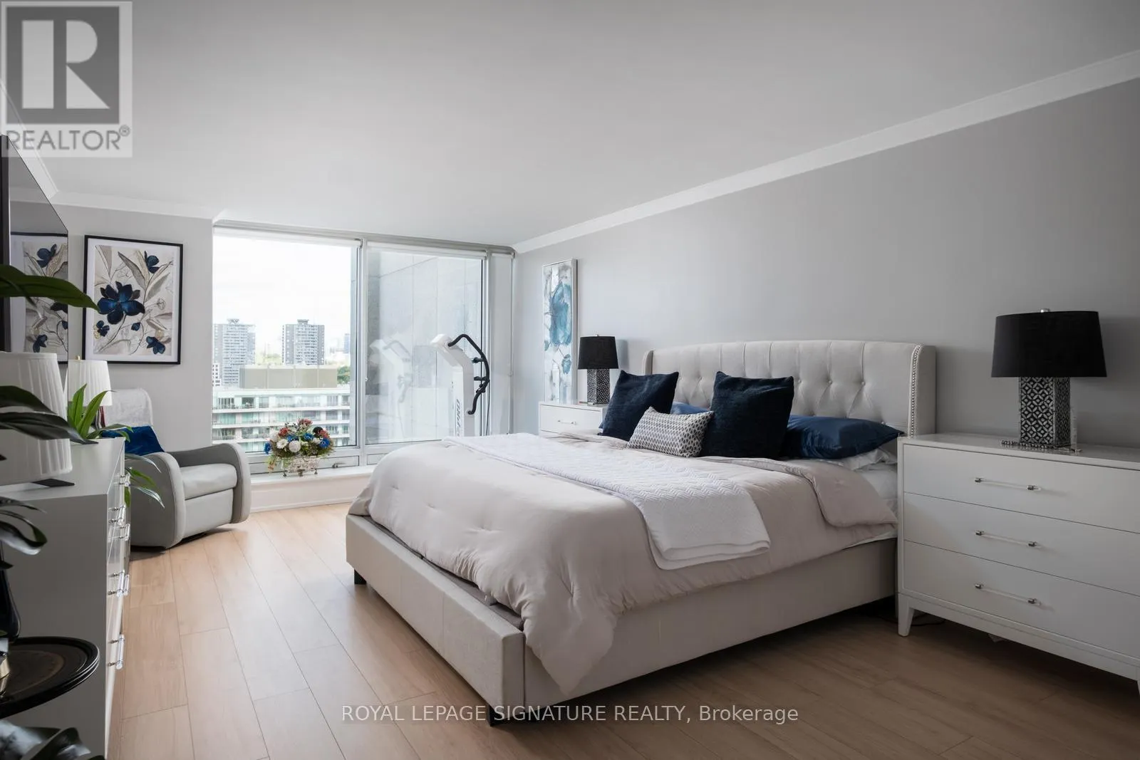 1201 - 110 BLOOR STREET W