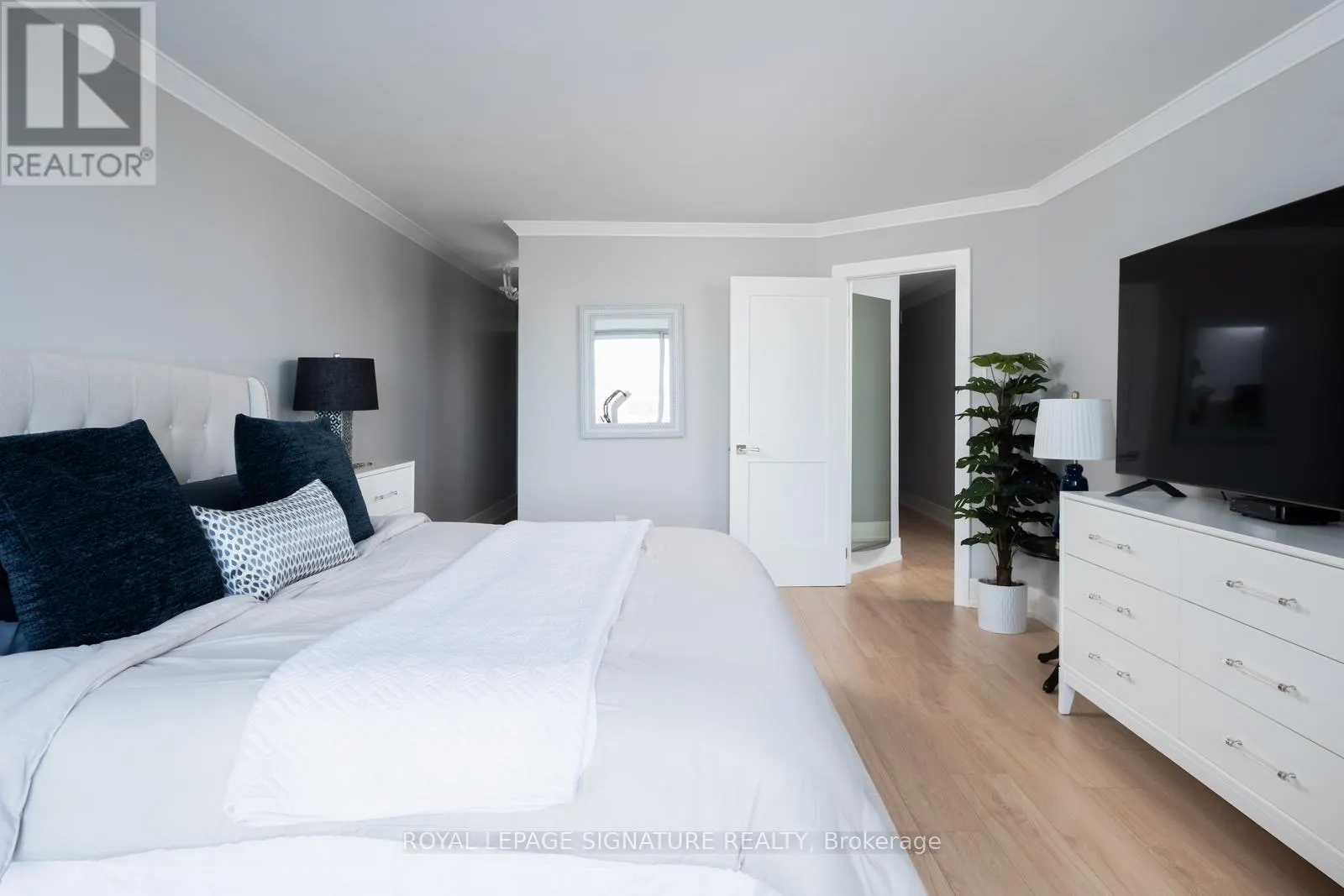 1201 - 110 BLOOR STREET W