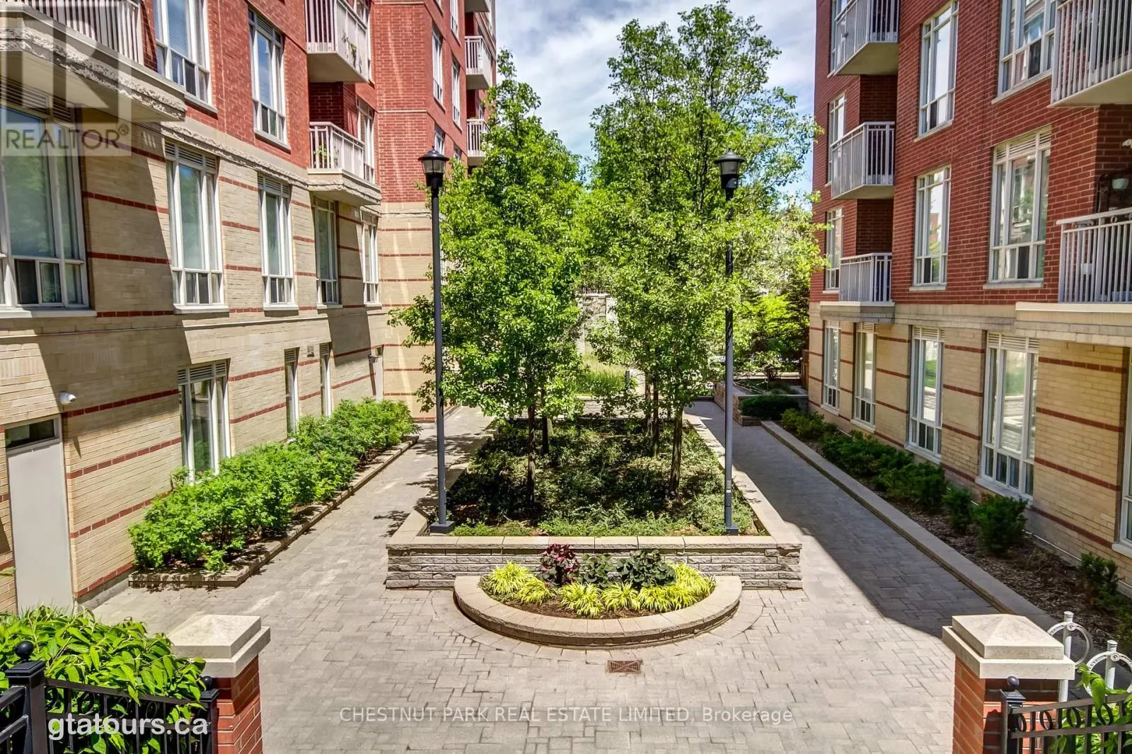 413 - 451 ROSEWELL AVENUE