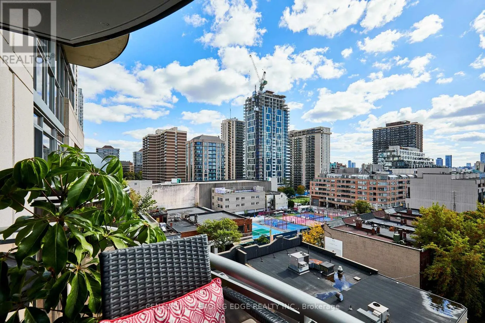 703 - 1430 YONGE STREET