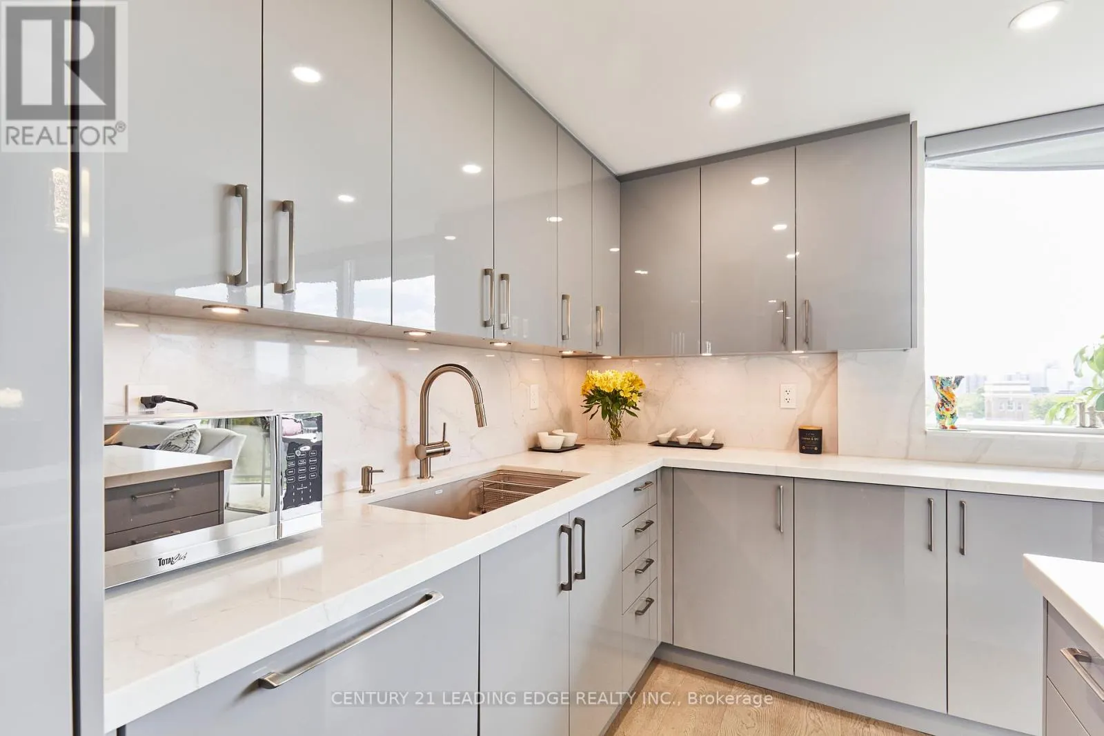 703 - 1430 YONGE STREET