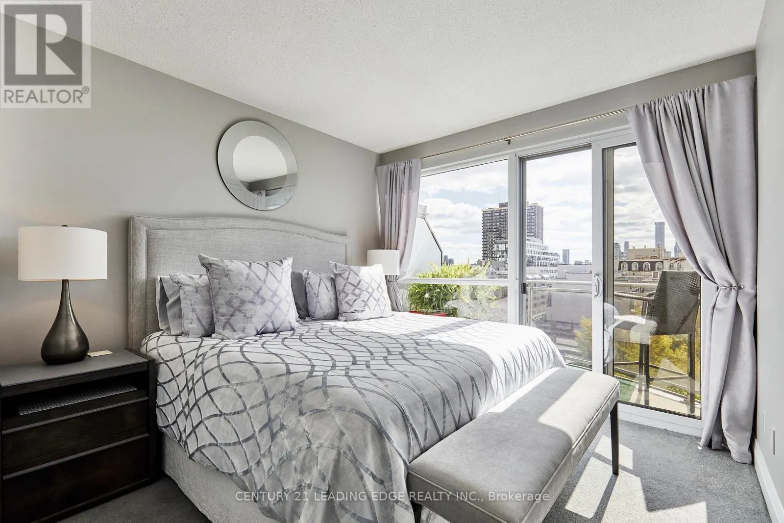 703 - 1430 YONGE STREET