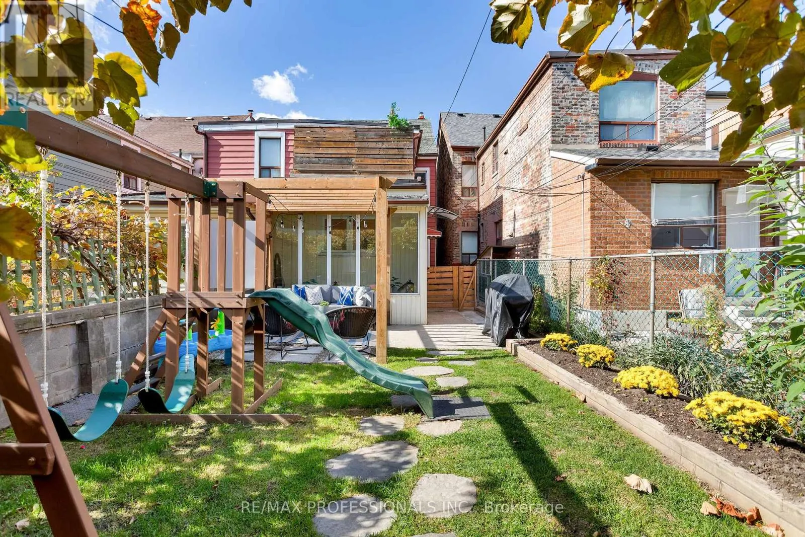 211 MARKHAM STREET