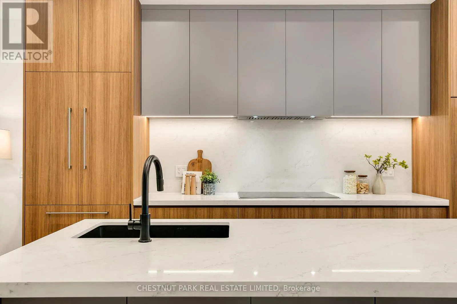 1031 SPADINA ROAD
