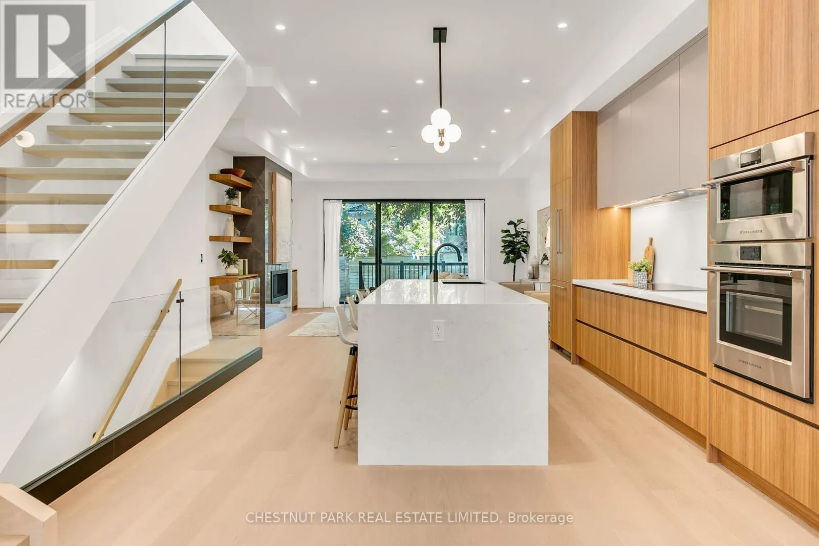 1031 SPADINA ROAD