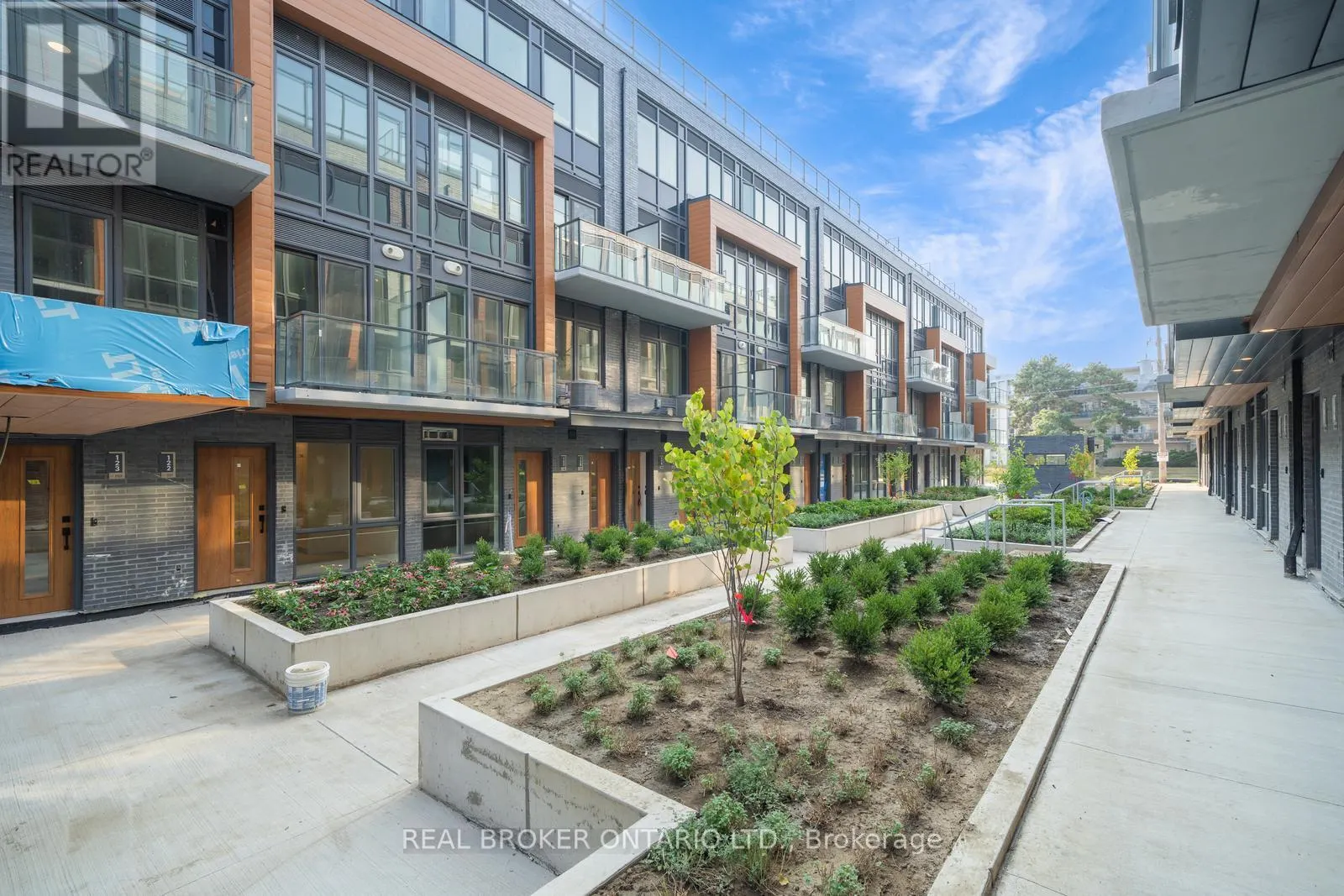 165 - 67 CURLEW DRIVE