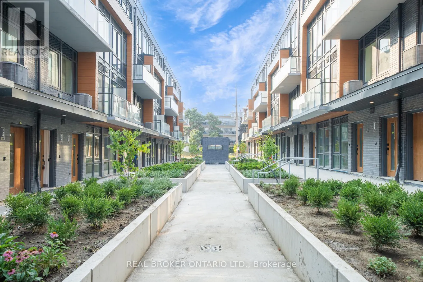 165 - 67 CURLEW DRIVE