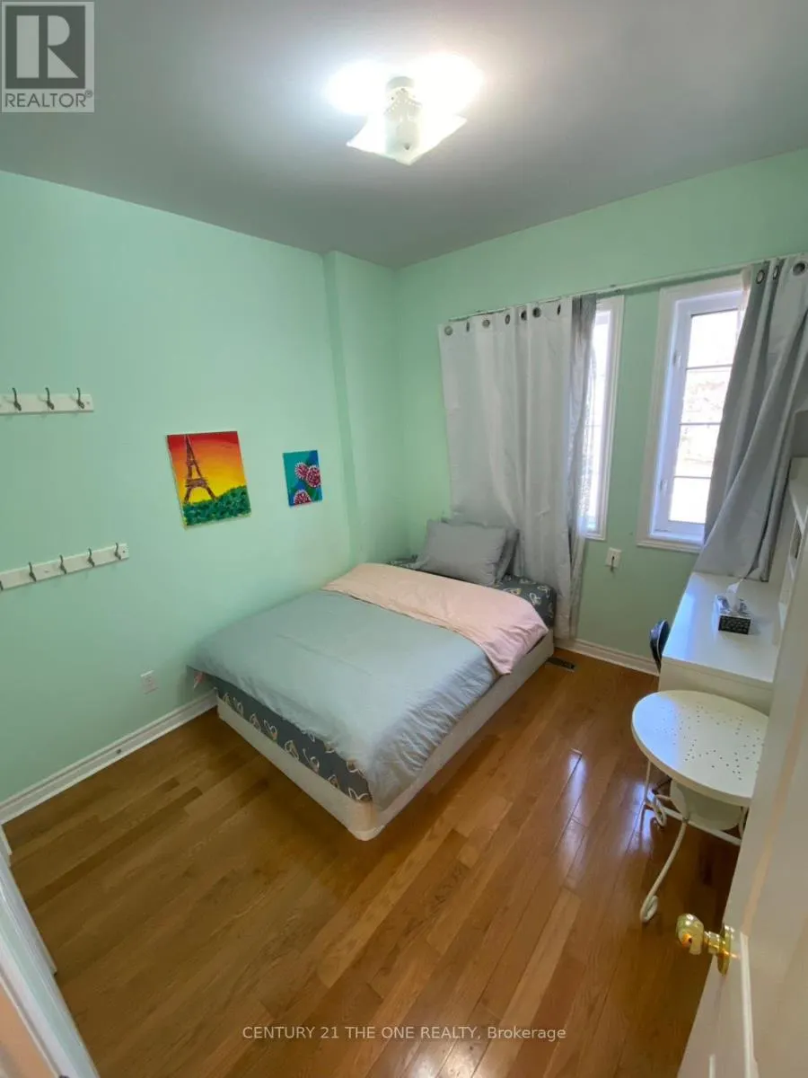 123 STEELES AVENUE E