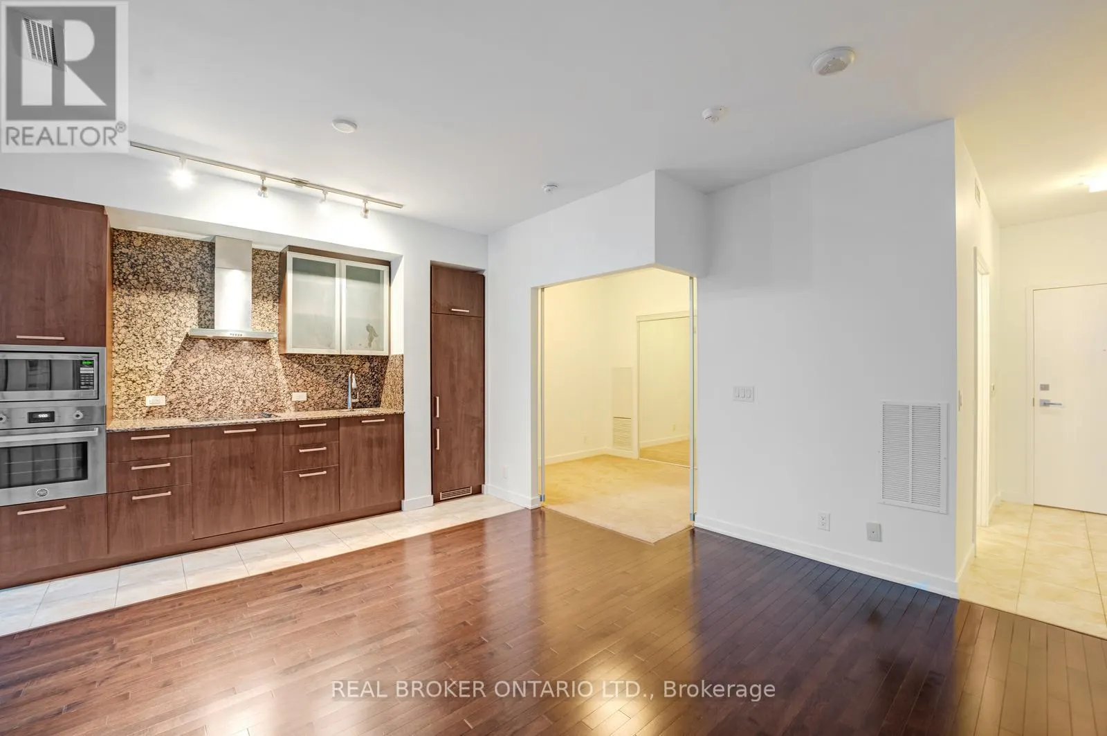 1806 - 14 YORK STREET