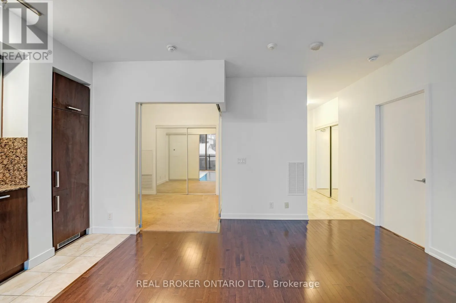 1806 - 14 YORK STREET