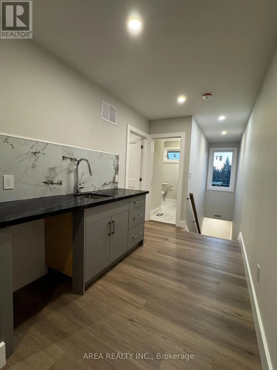 UPPER - 501 NORTHCLIFFE BOULEVARD