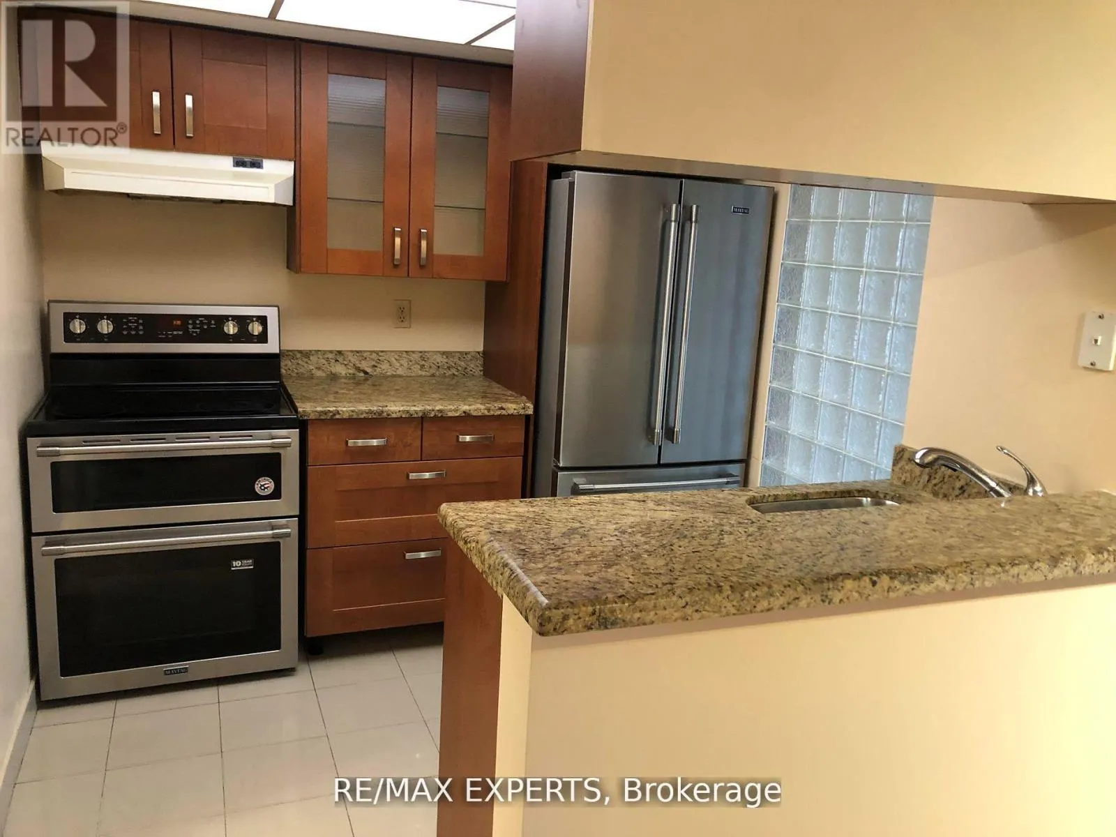 2116 - 1001 BAY STREET