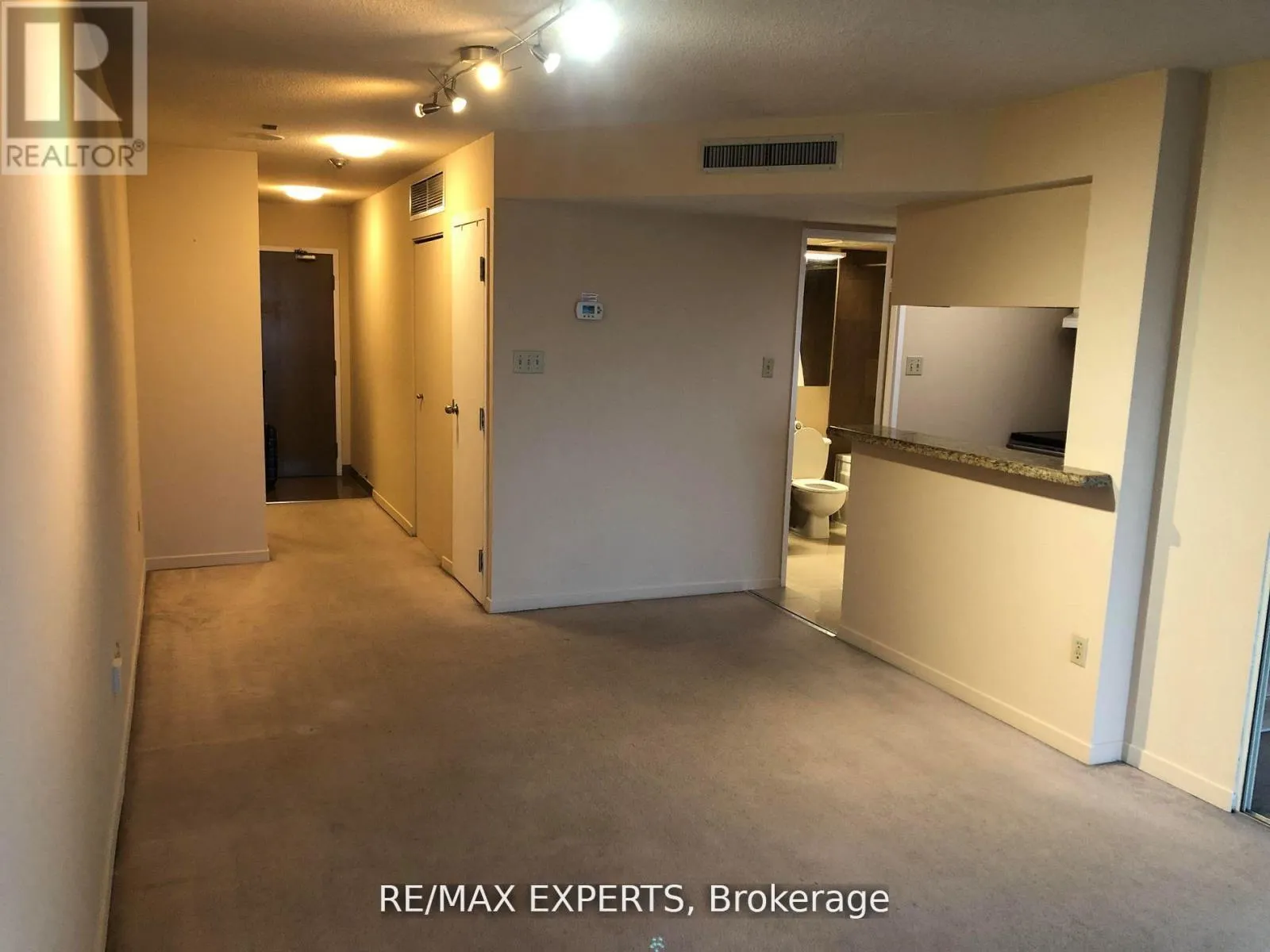2116 - 1001 BAY STREET