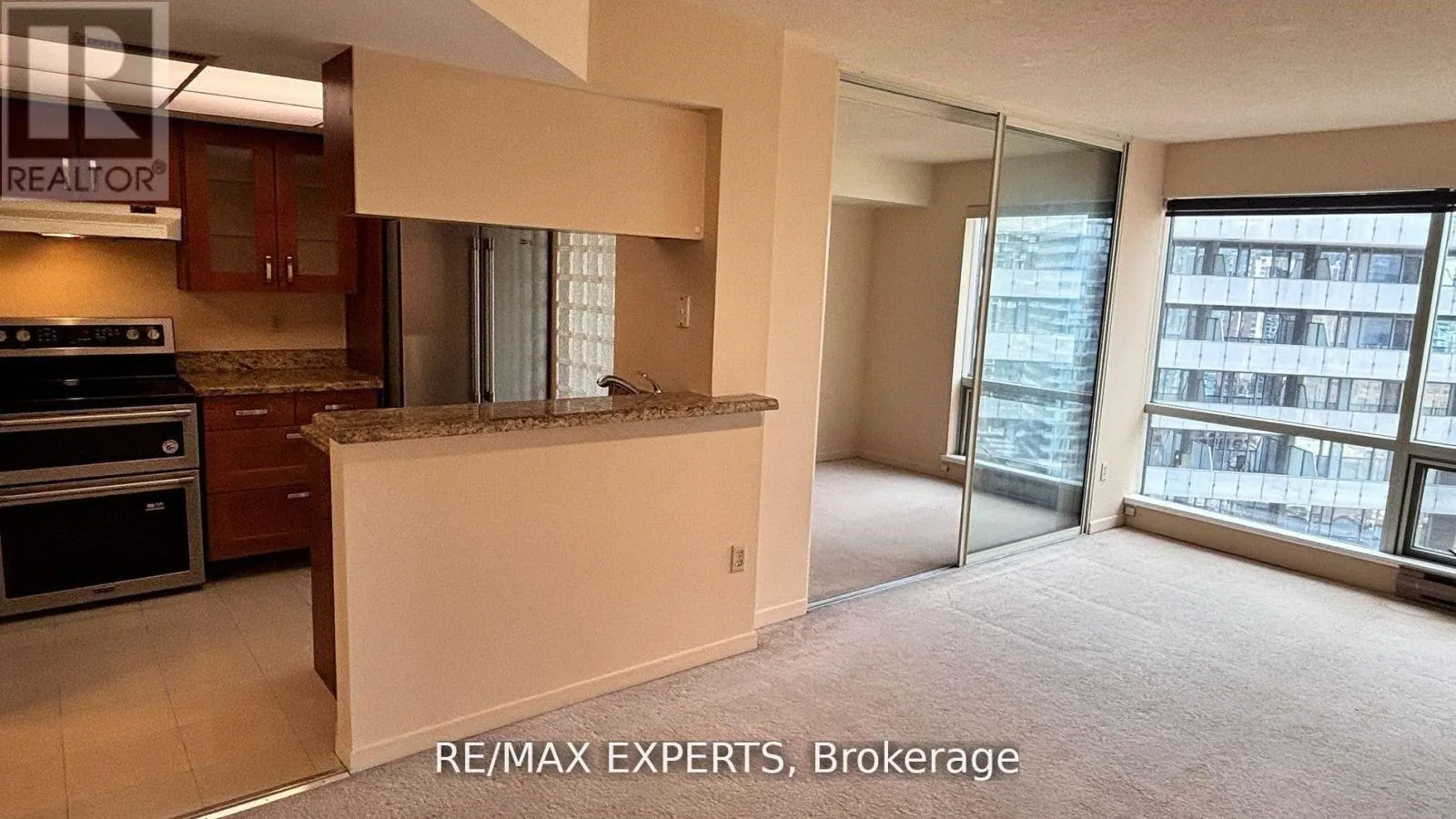 2116 - 1001 BAY STREET