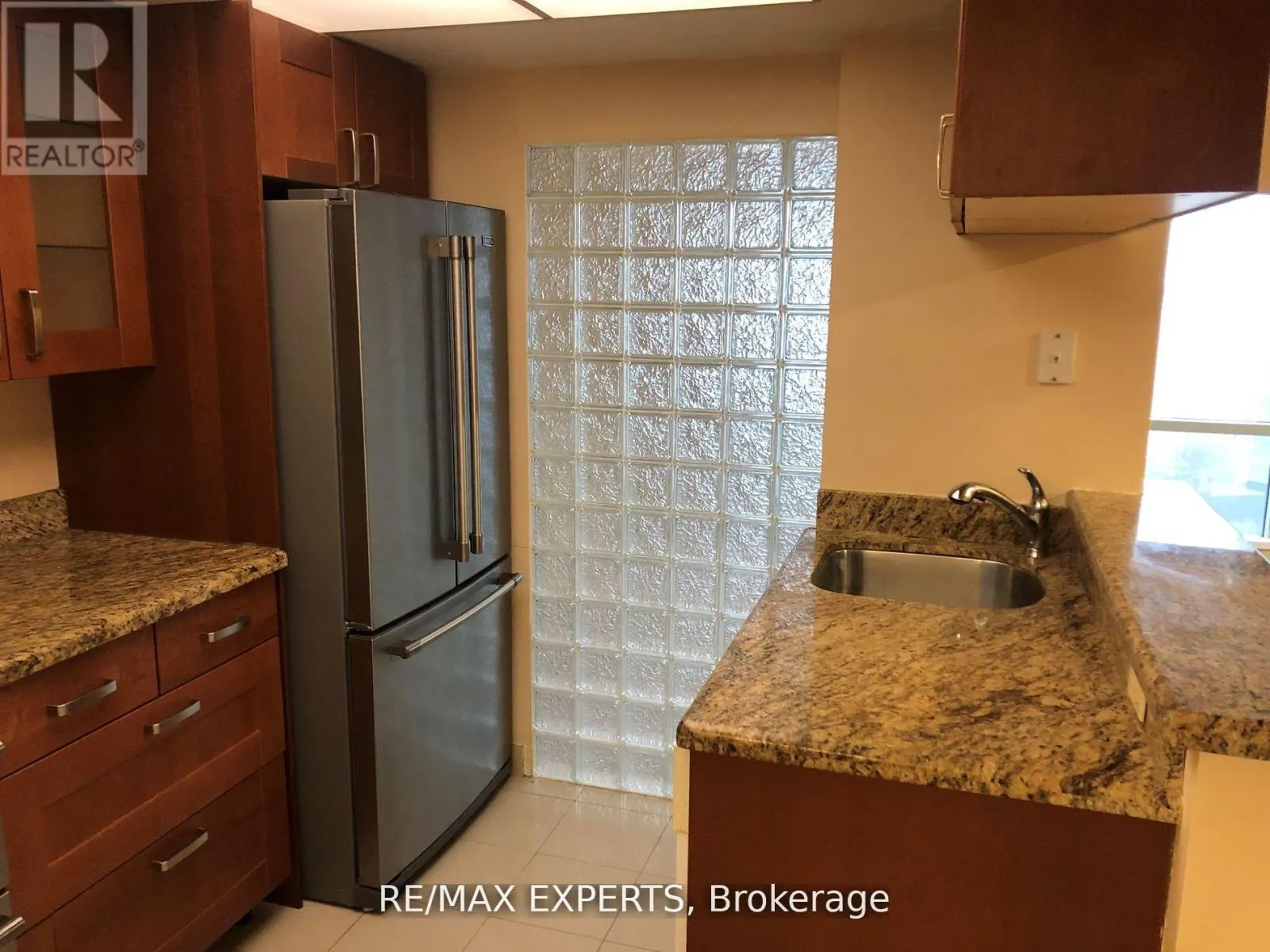 2116 - 1001 BAY STREET