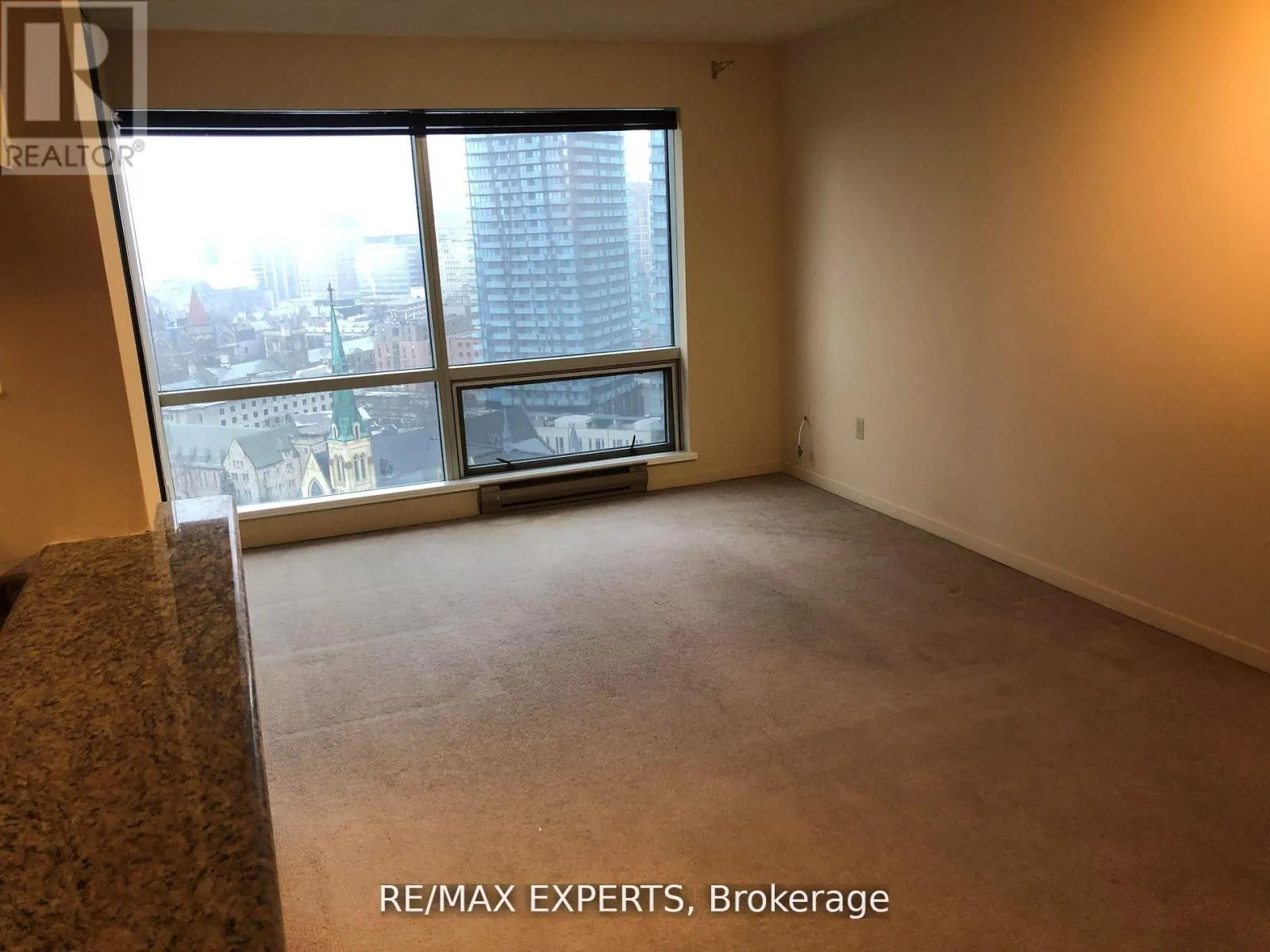2116 - 1001 BAY STREET