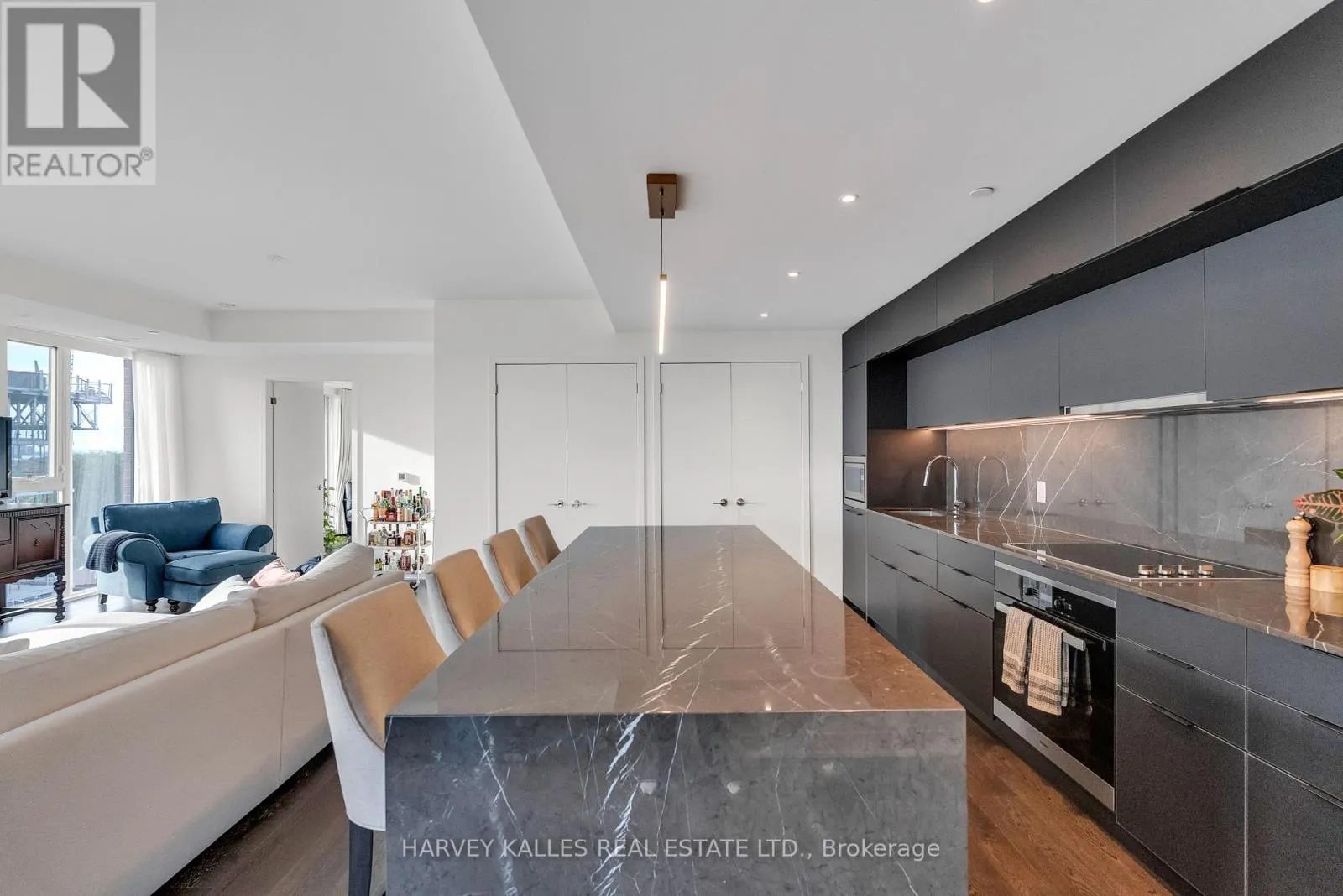1105 - 185 ALBERTA AVENUE