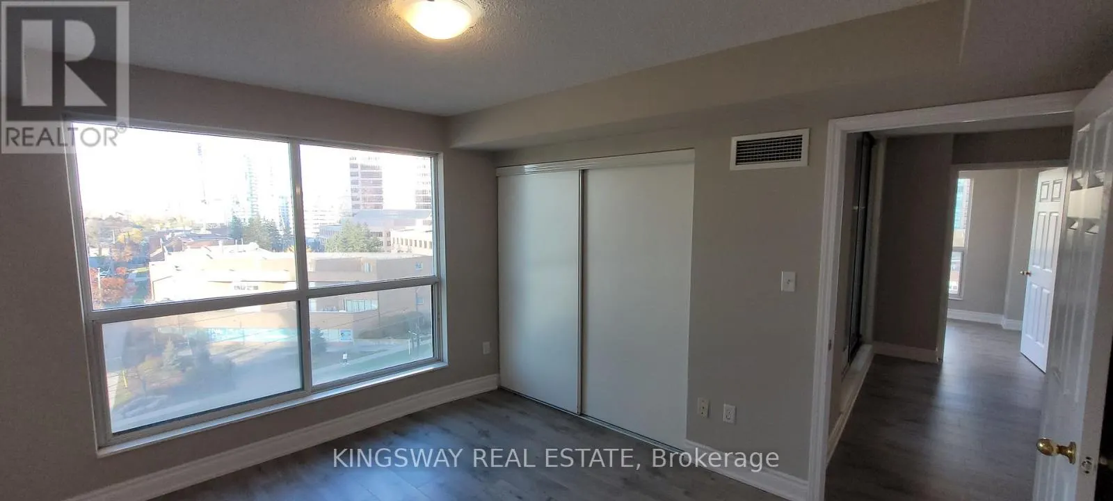 812 - 7 LORRAINE DRIVE