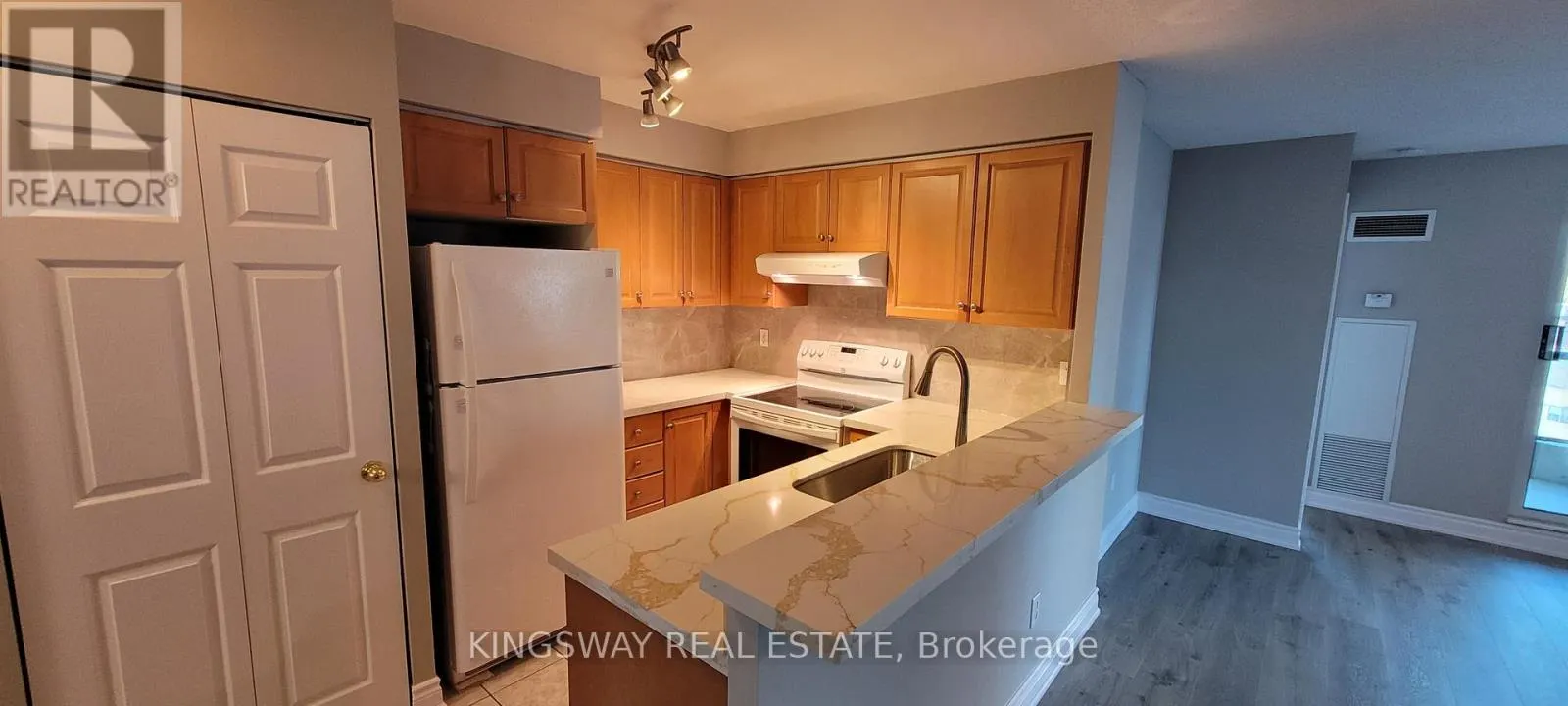 812 - 7 LORRAINE DRIVE