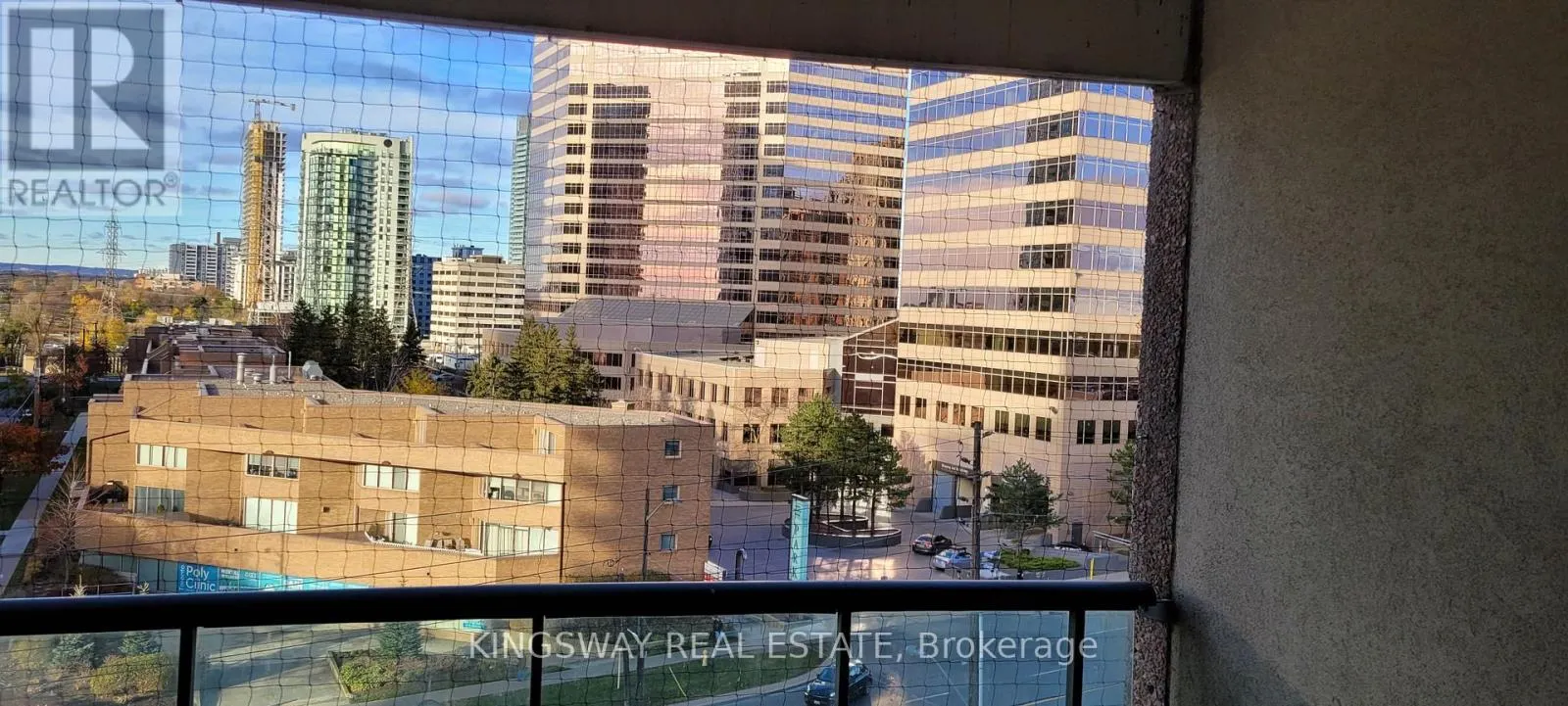 812 - 7 LORRAINE DRIVE