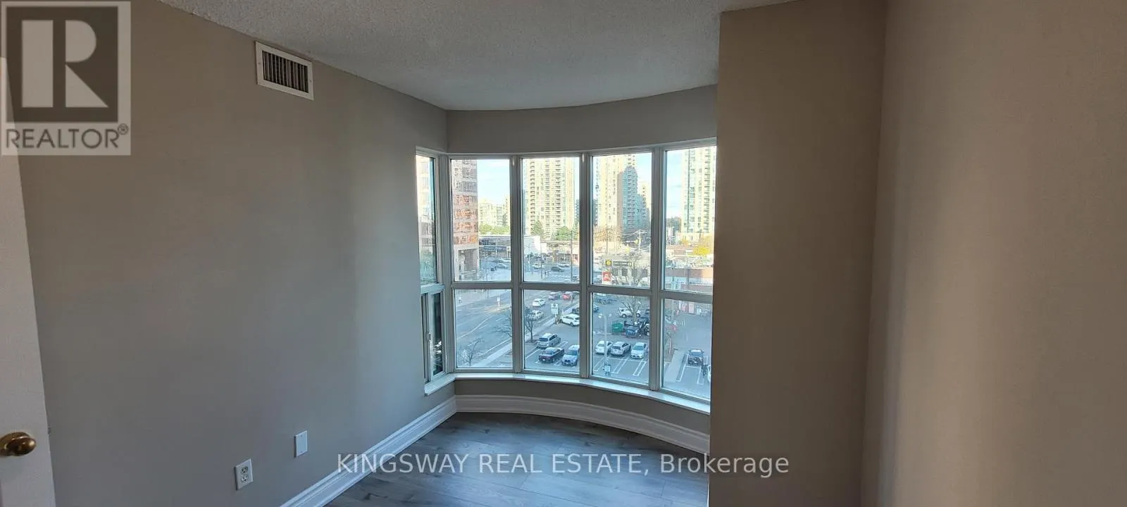 812 - 7 LORRAINE DRIVE