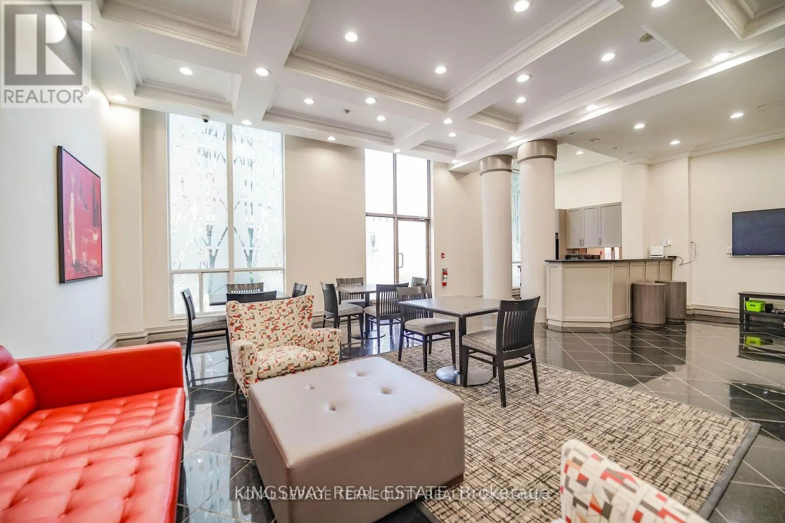 812 - 7 LORRAINE DRIVE