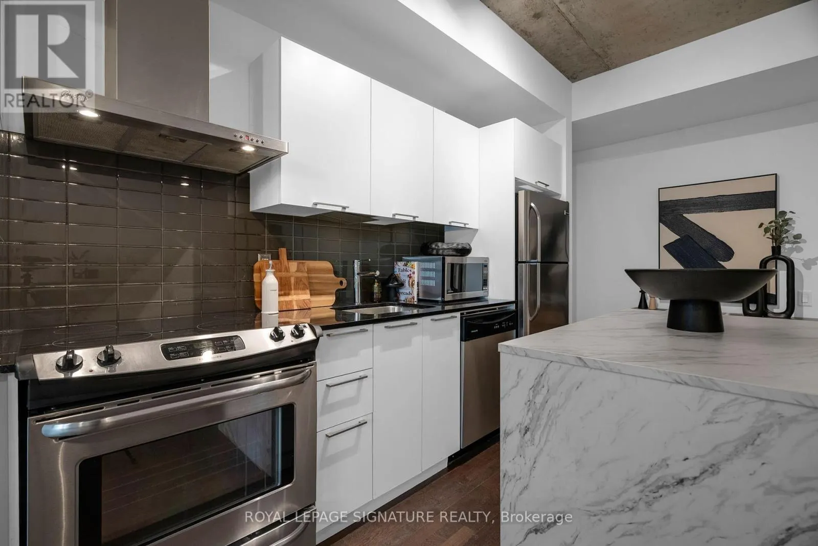 804 - 650 KING STREET W