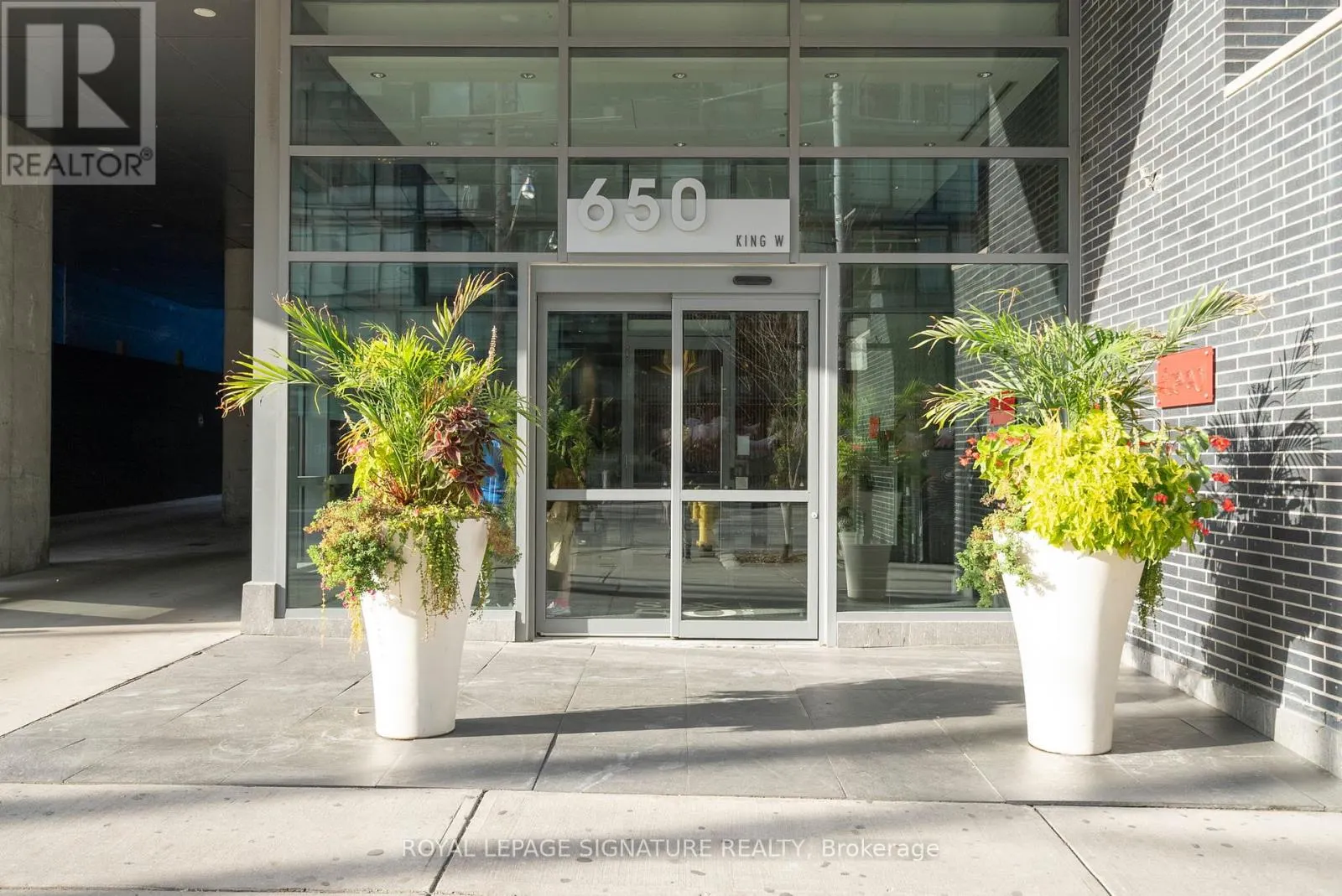 804 - 650 KING STREET W