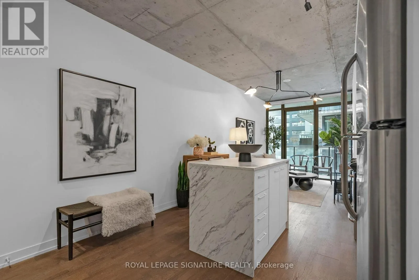 804 - 650 KING STREET W