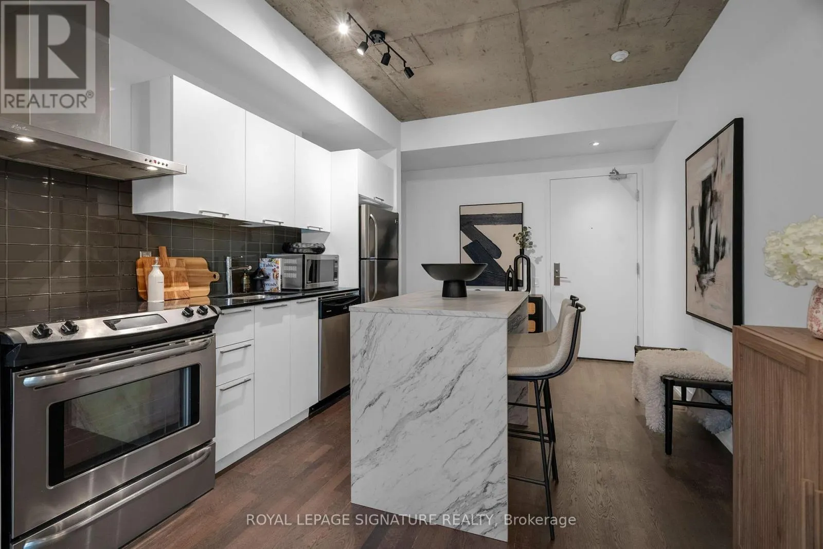 804 - 650 KING STREET W