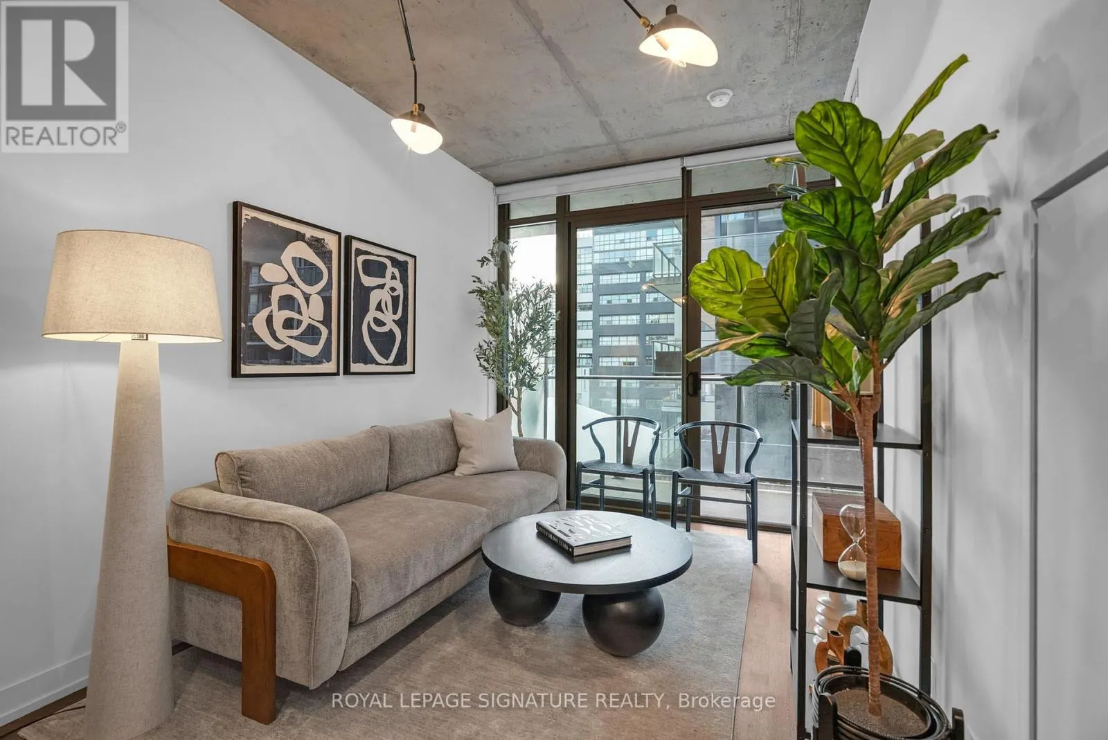 804 - 650 KING STREET W