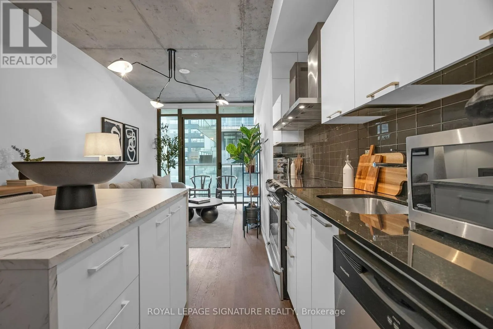 804 - 650 KING STREET W