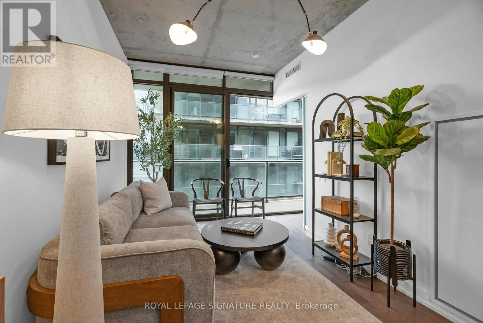 804 - 650 KING STREET W