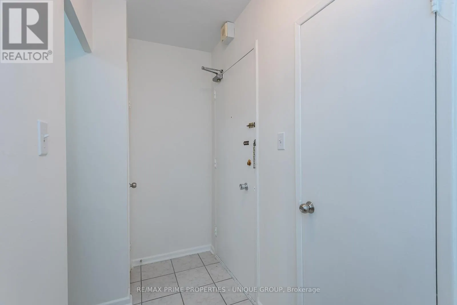 303 - 78 WARREN ROAD