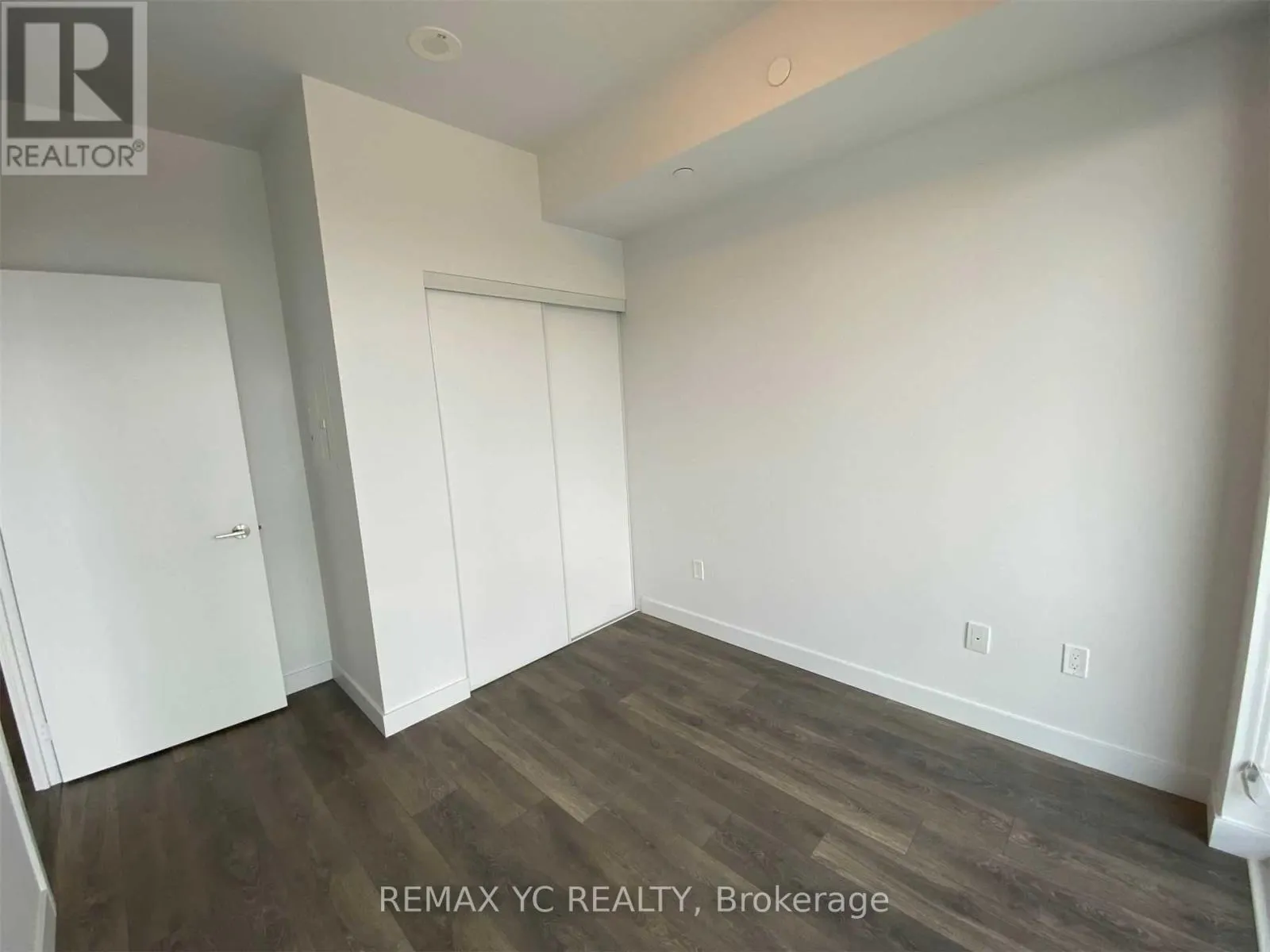 3206 - 8 EGLINTON AVENUE E