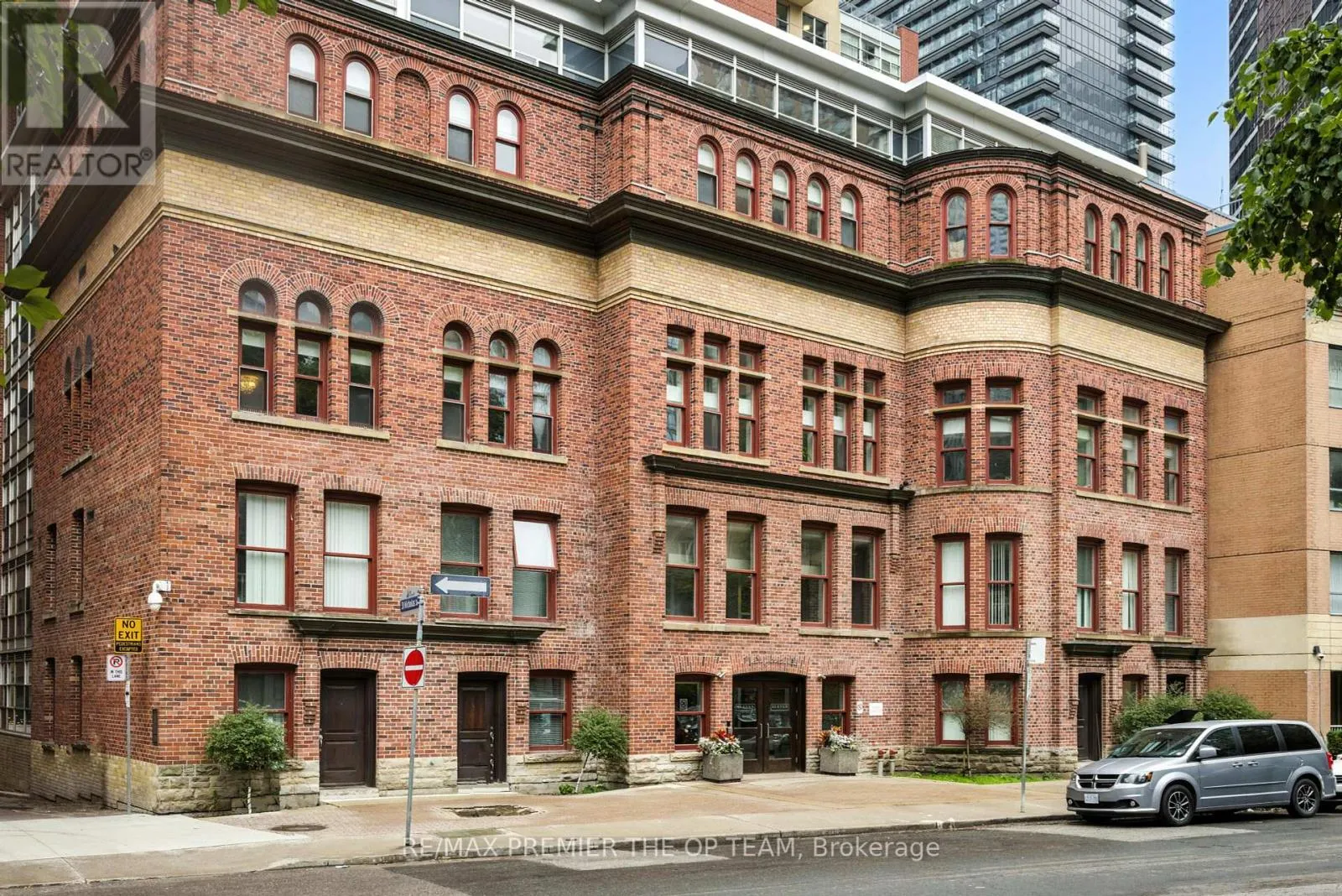 407 - 11 ST JOSEPH STREET