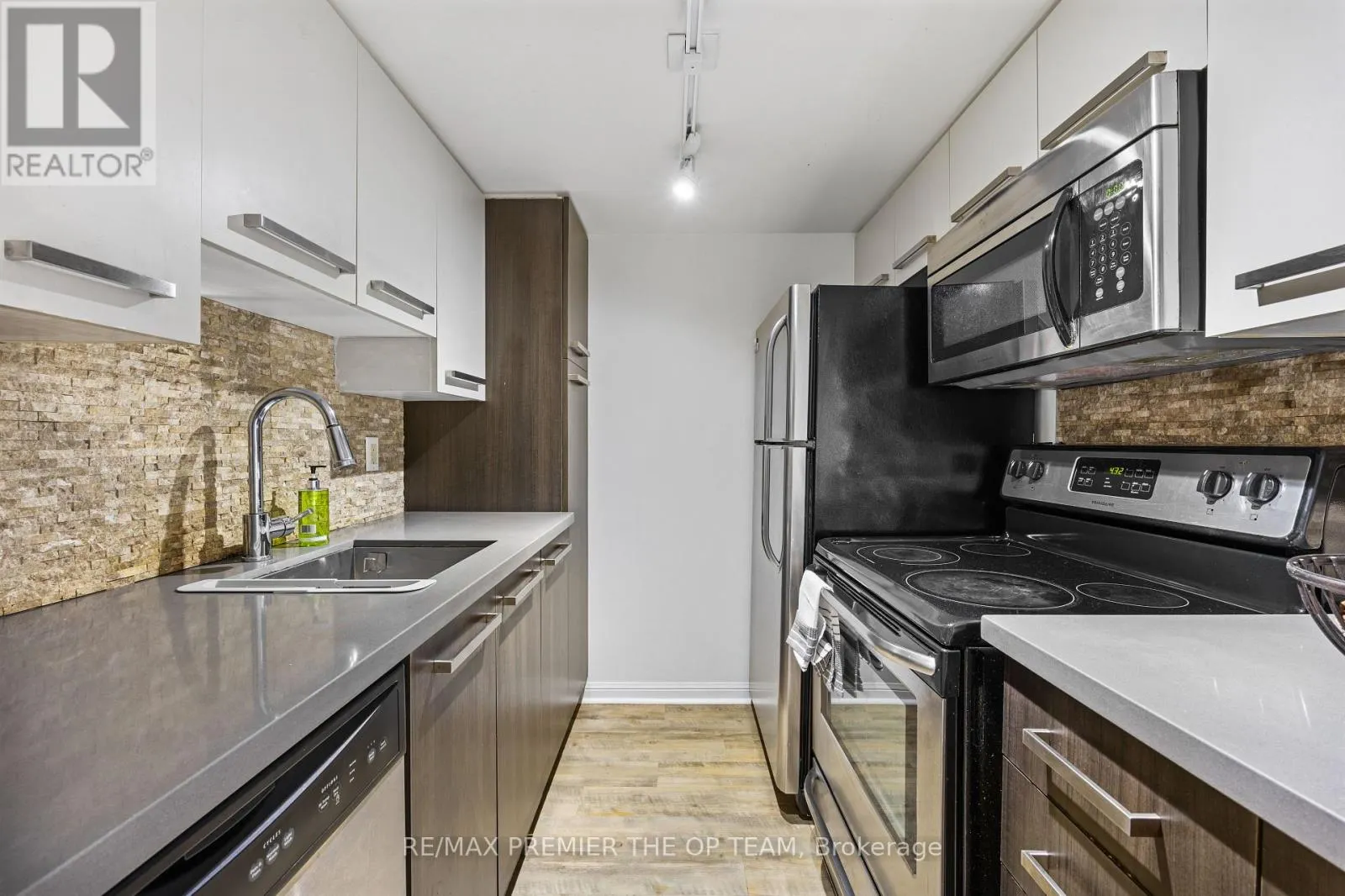 407 - 11 ST JOSEPH STREET